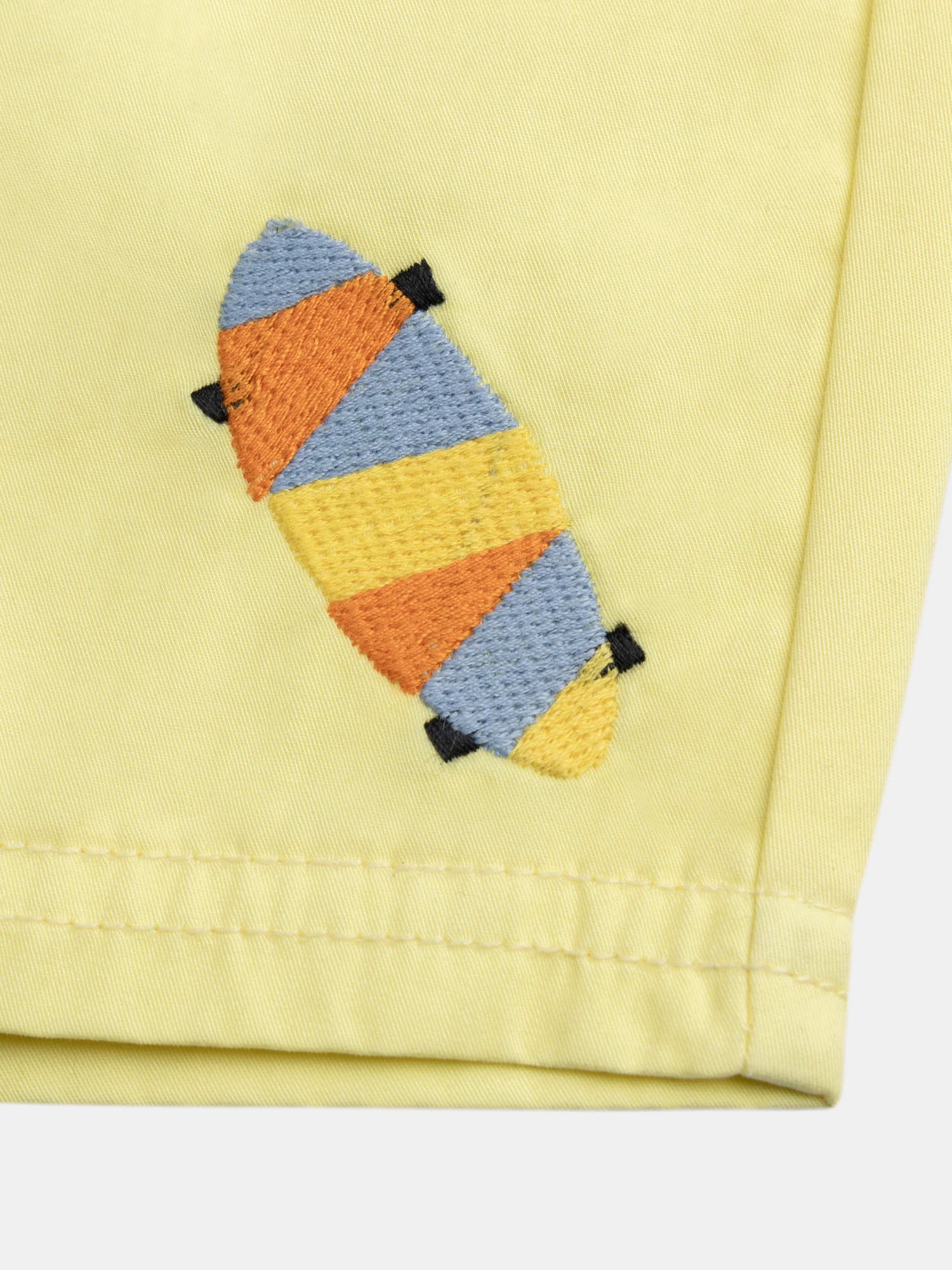 Bermuda jaune banane à motif skate pour bébé garçon - Image 2