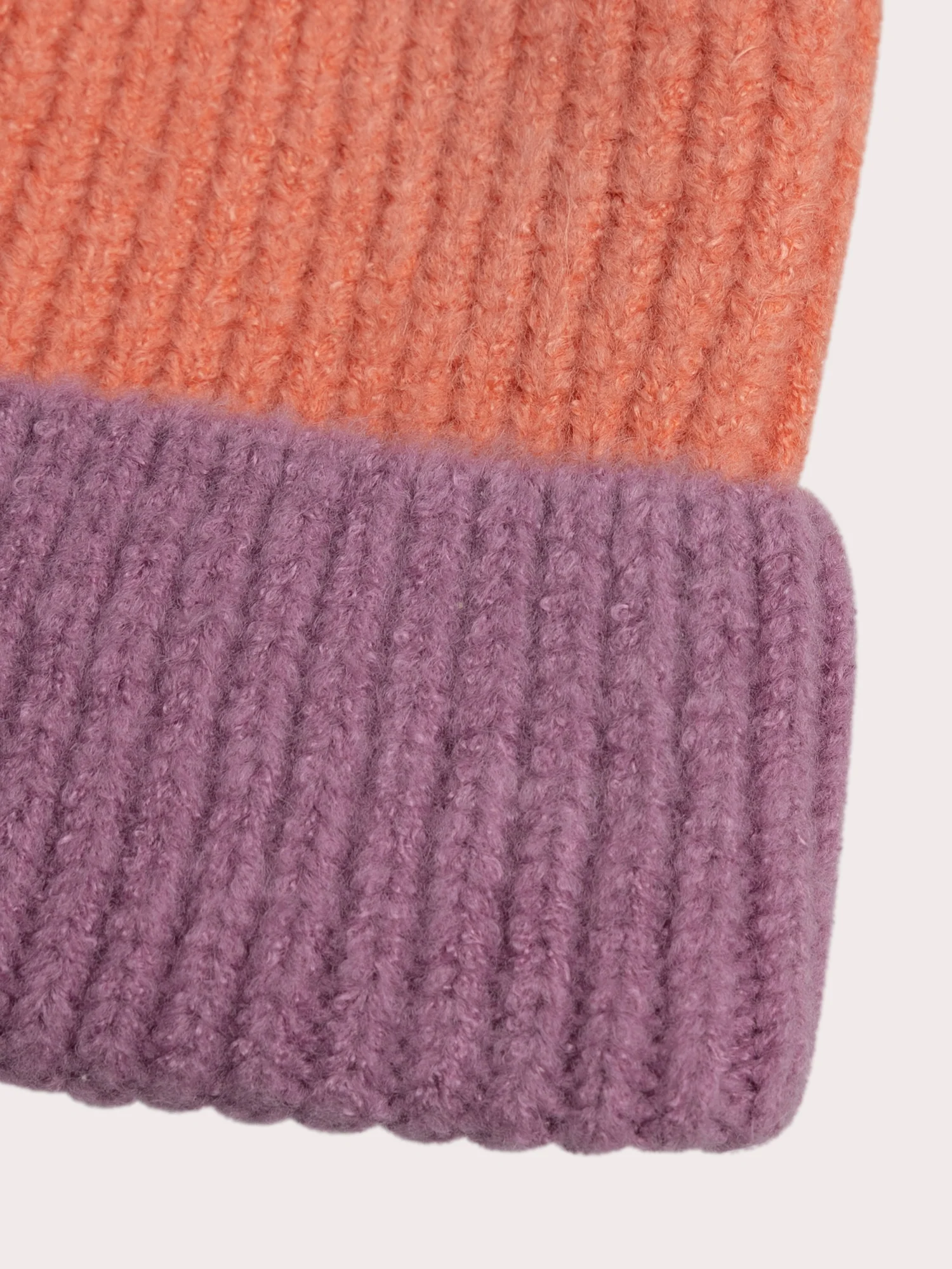 Bonnet bicolore à pompon pour fille - Image 4