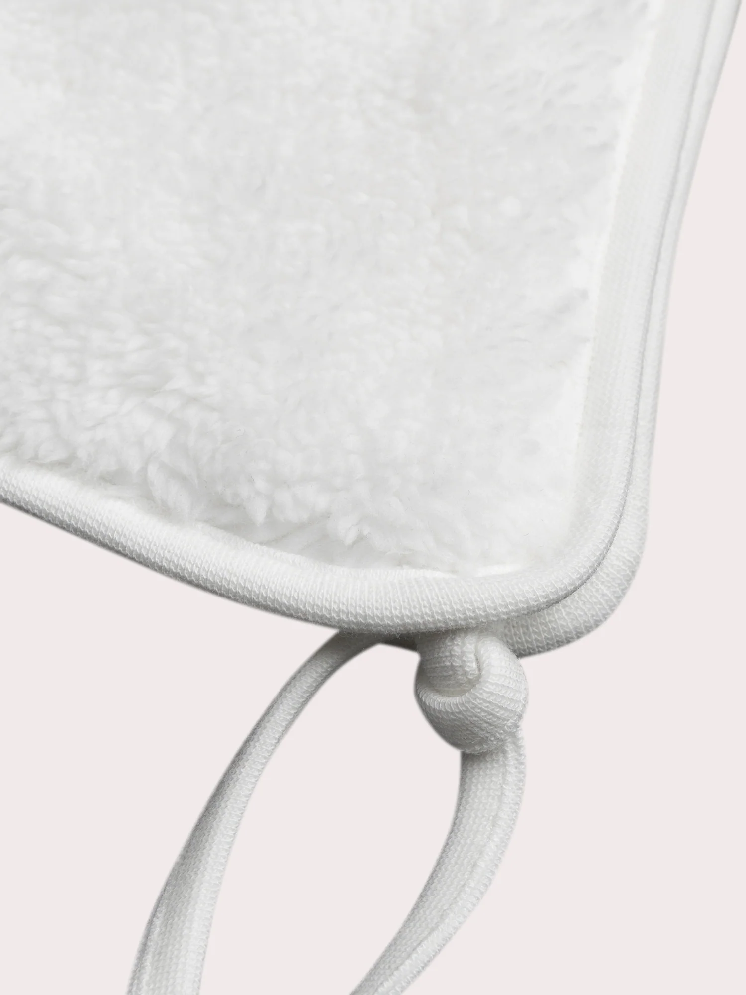 Bonnet blanc de naissance en sherpa - Image 3