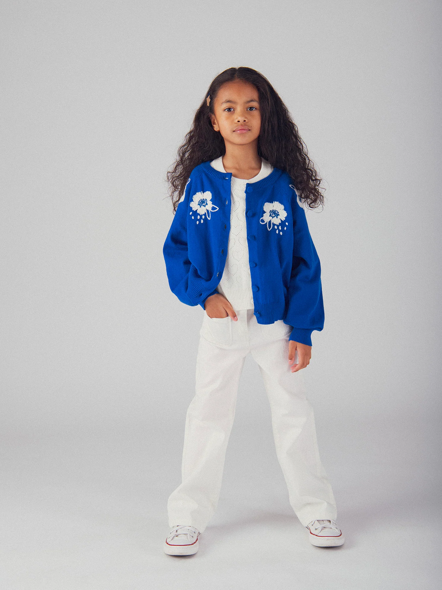 Cardigan bleu à broderie fleurs pour fille - Image 3