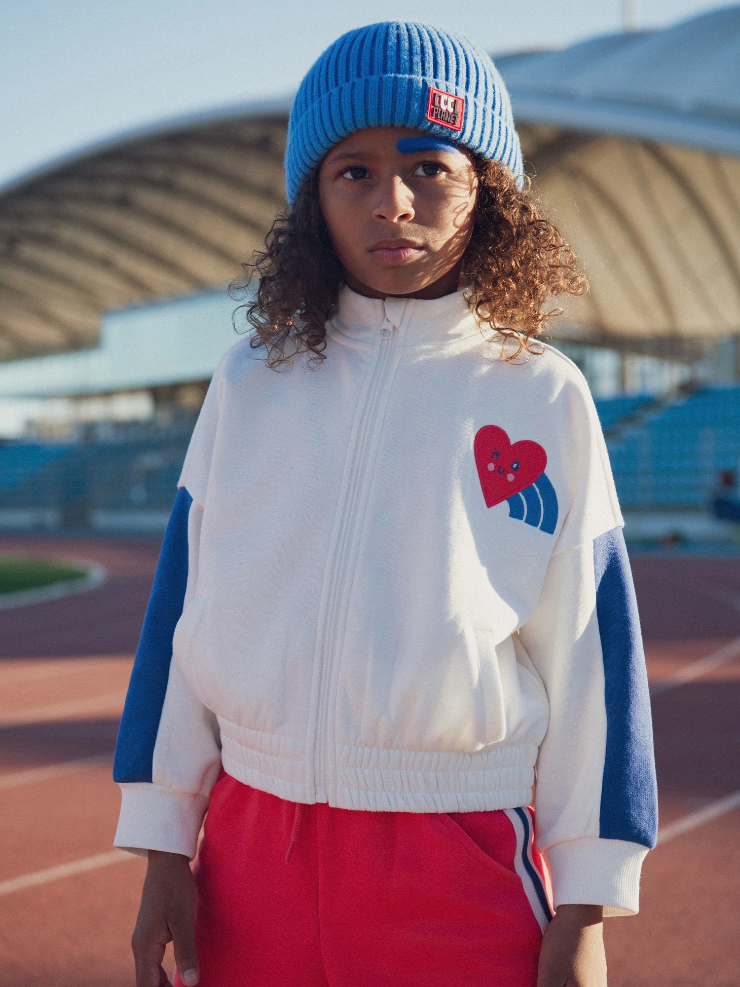 Cardigan écru zippé avec badge poitrine pour fille - Image 2