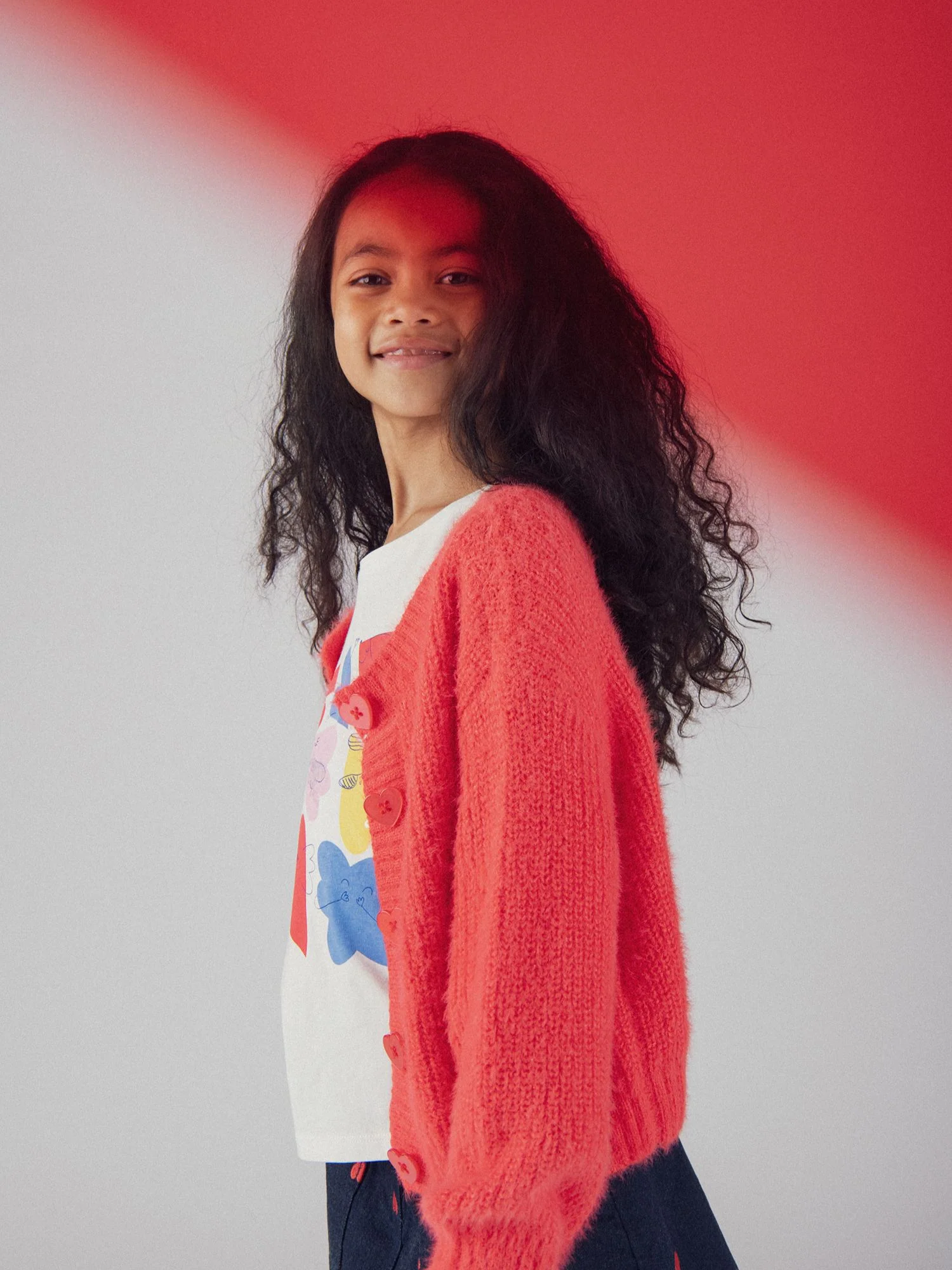 Cardigan rouge boutons cœur pour fille - Image 4