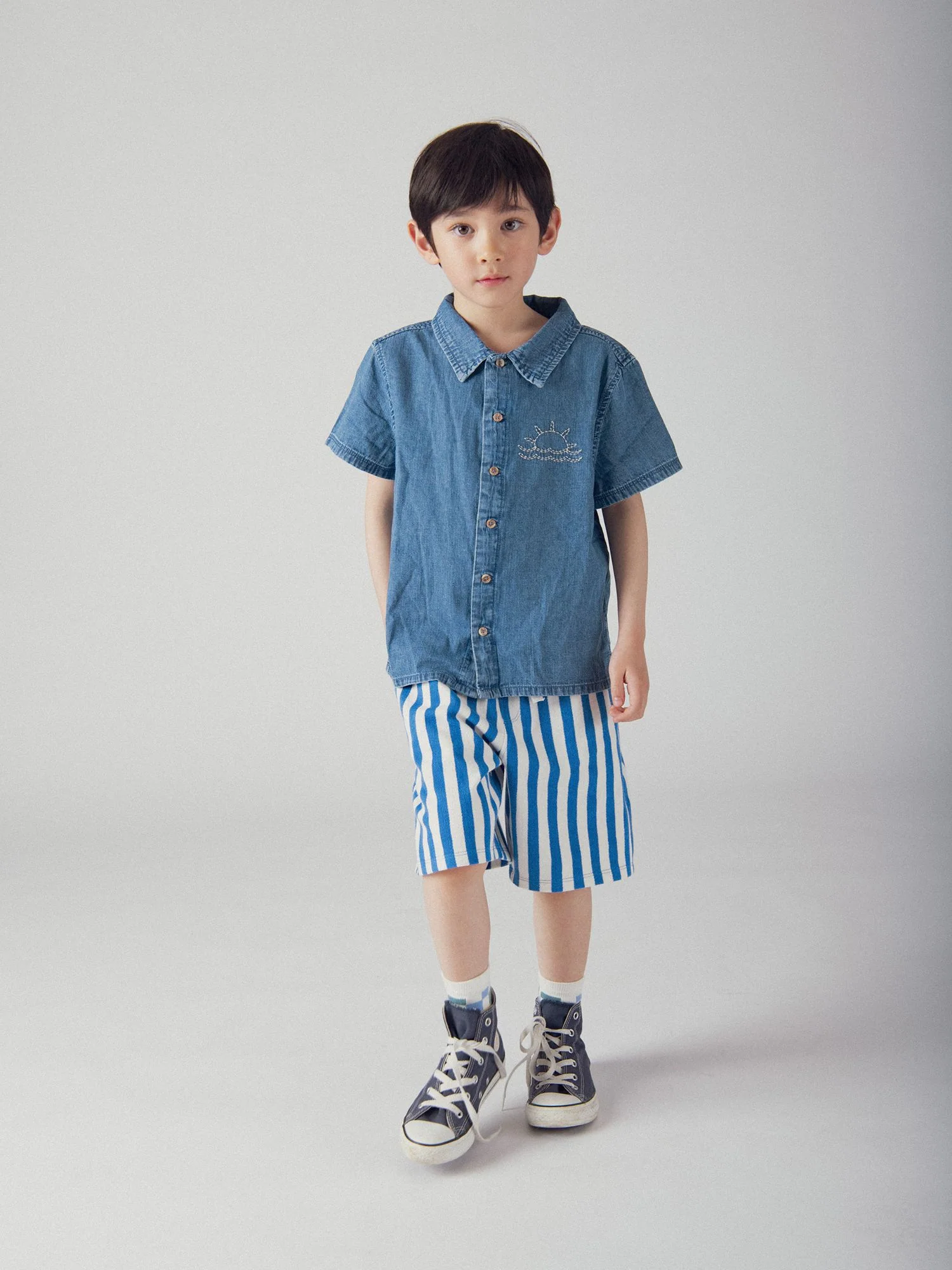 Chemise en denim bleue broderie soleil pour garçon - Image 2