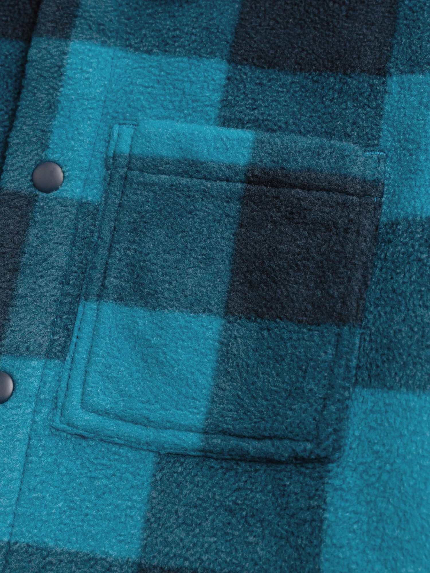 Chemise à carreaux noirs et bleus en polaire - Image 3
