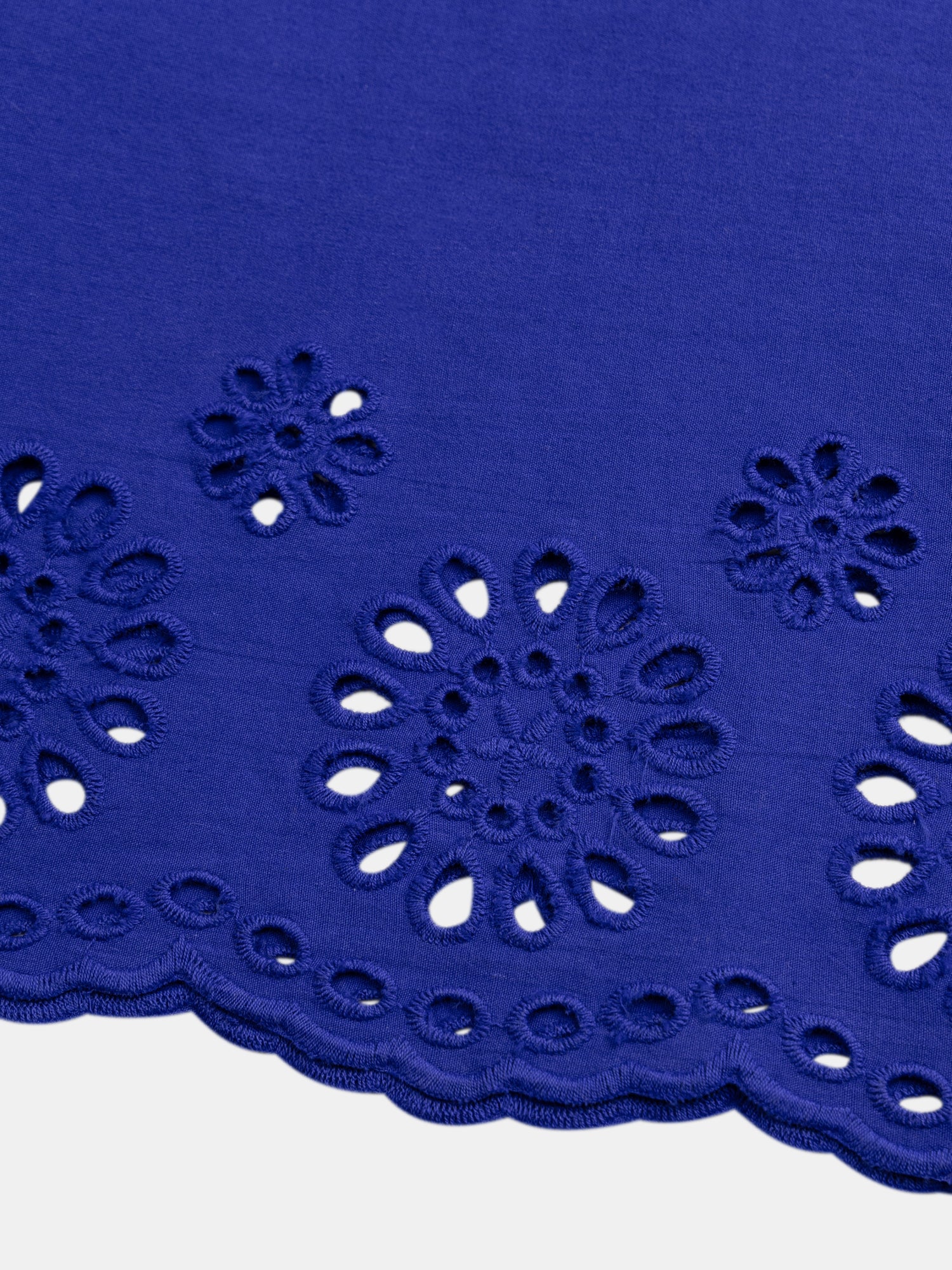 Chemisier bleu à broderie anglaise pour fille - Image 6