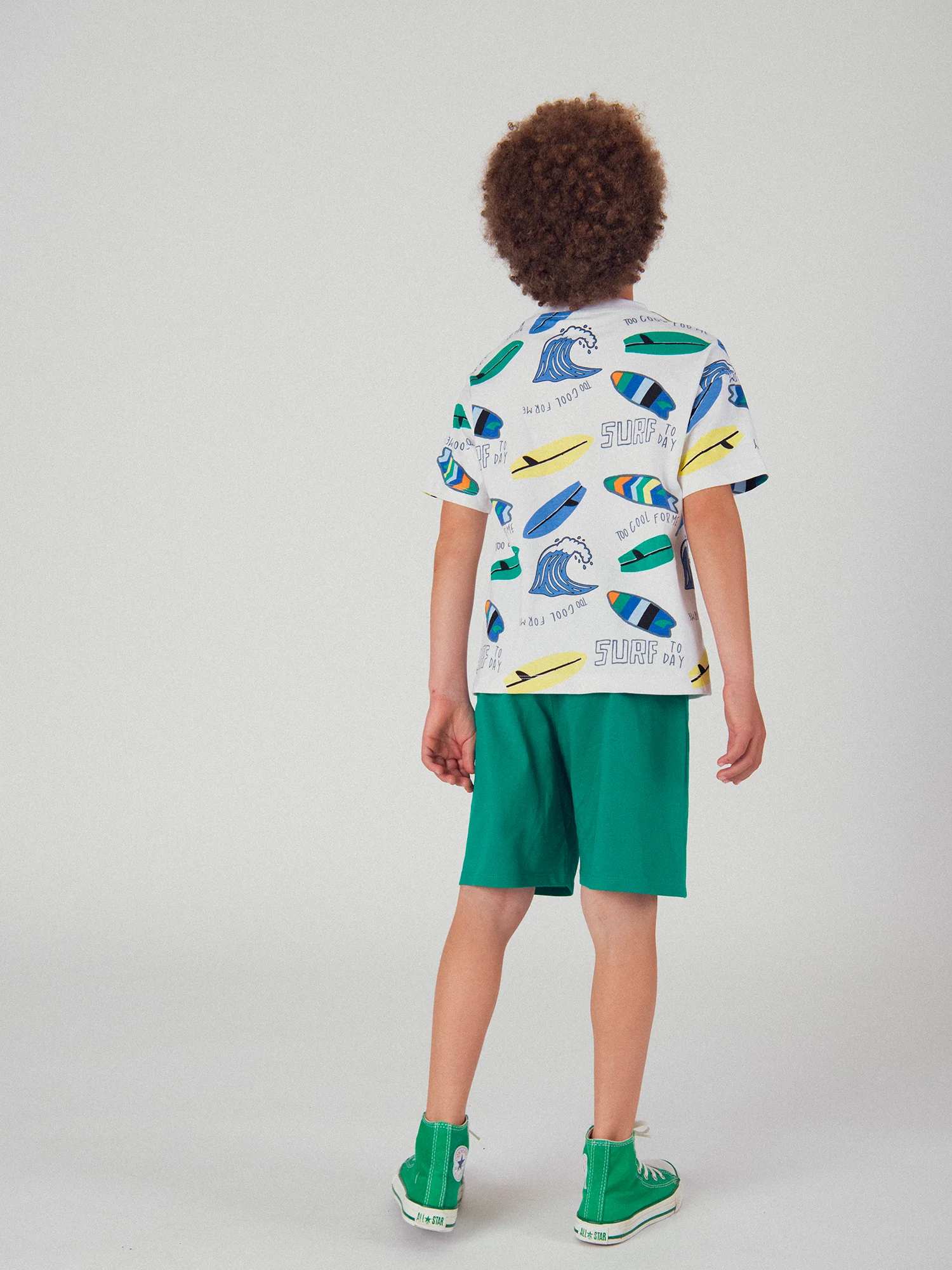 Ensemble t-shirt blanc et short vert avec imprimé pour garçon - Image 5