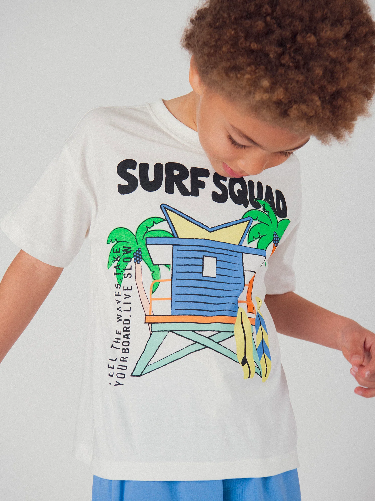 Ensemble t-shirt écru et short bleu avec animation pour garçon - Image 4