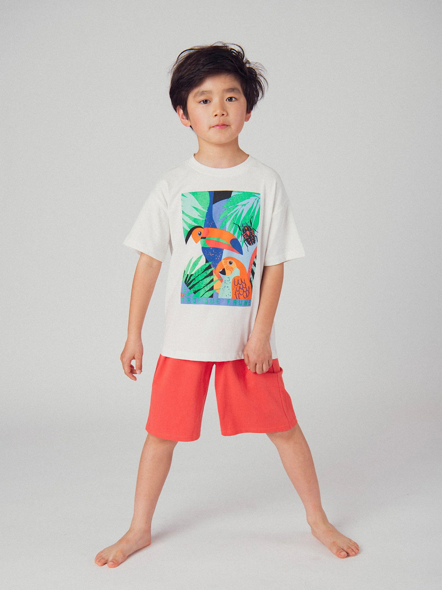 Ensemble t-shirt écru et short rouge avec animation pour garçon - Image 2