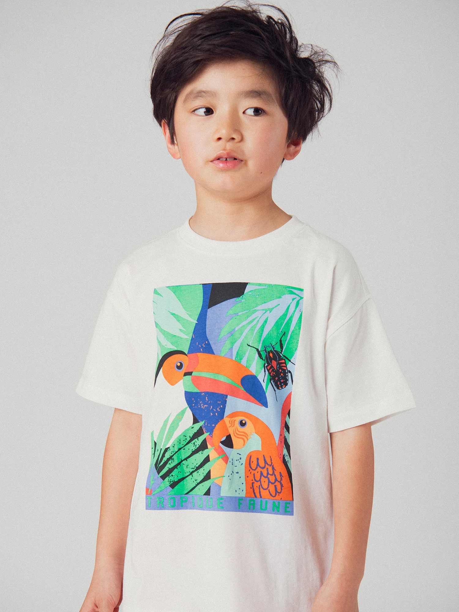 Ensemble t-shirt écru et short rouge avec animation pour garçon - Image 4