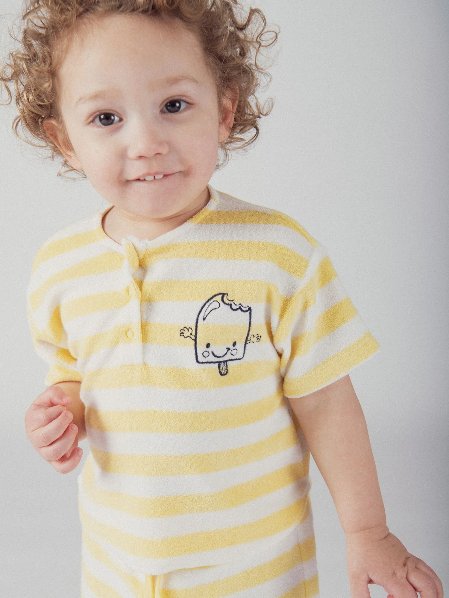 Ensemble t-shirt et short rayé Jaune paille pour bébé garçon - Image 3