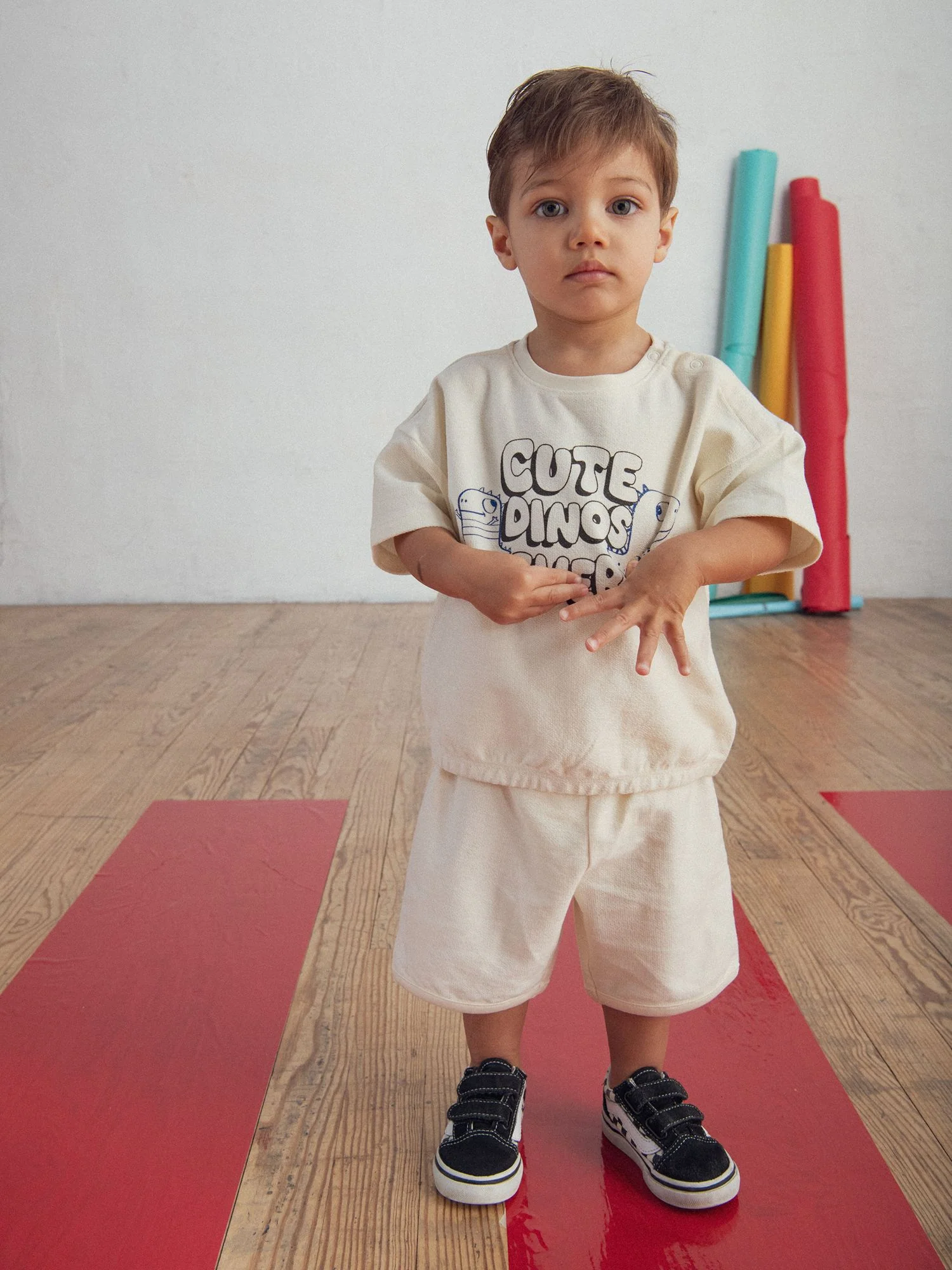 Ensemble t-shirt et short "Cute Dinos" pour bébé garçon - Image 2