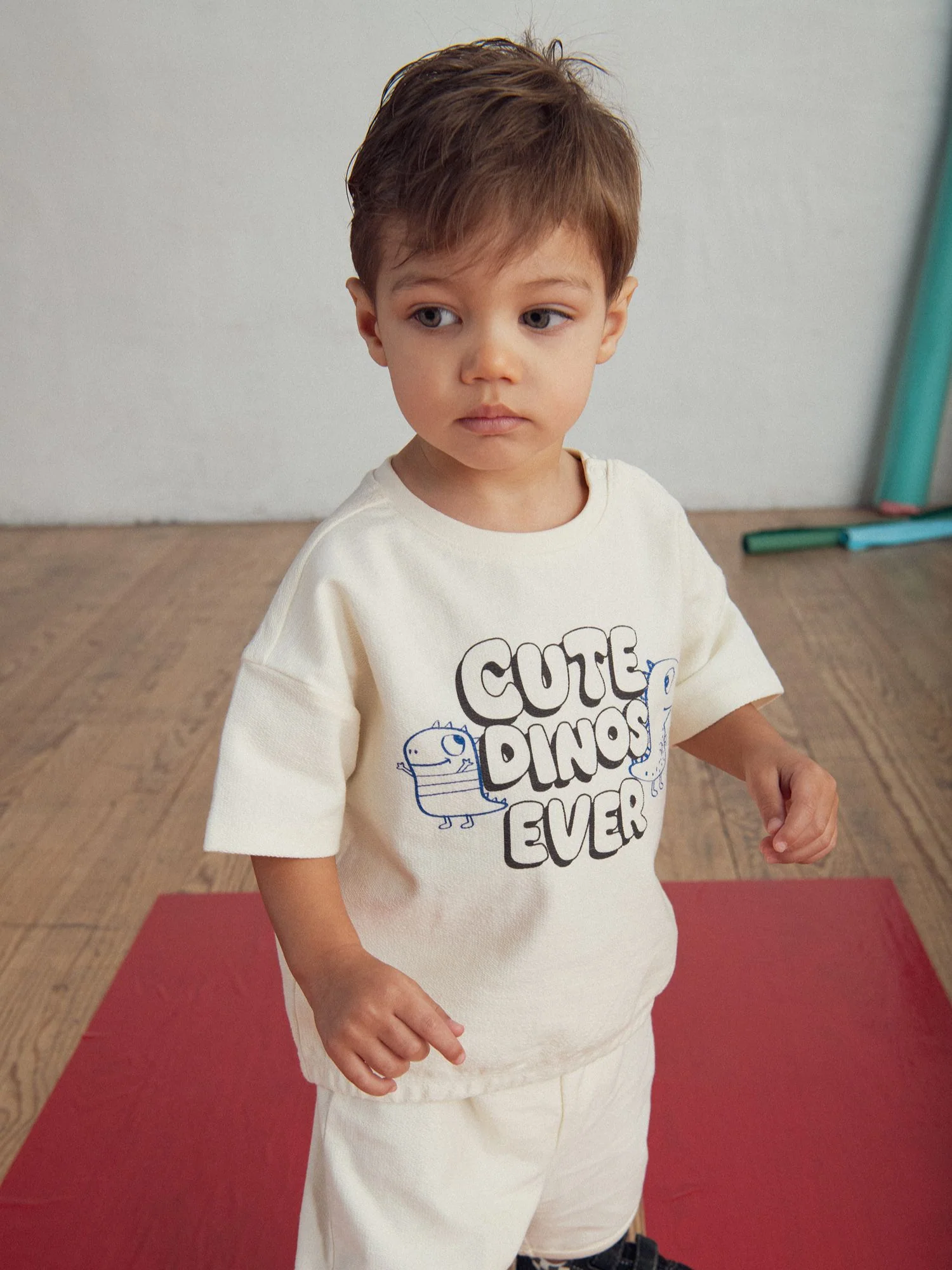Ensemble t-shirt et short "Cute Dinos" pour bébé garçon - Image 4