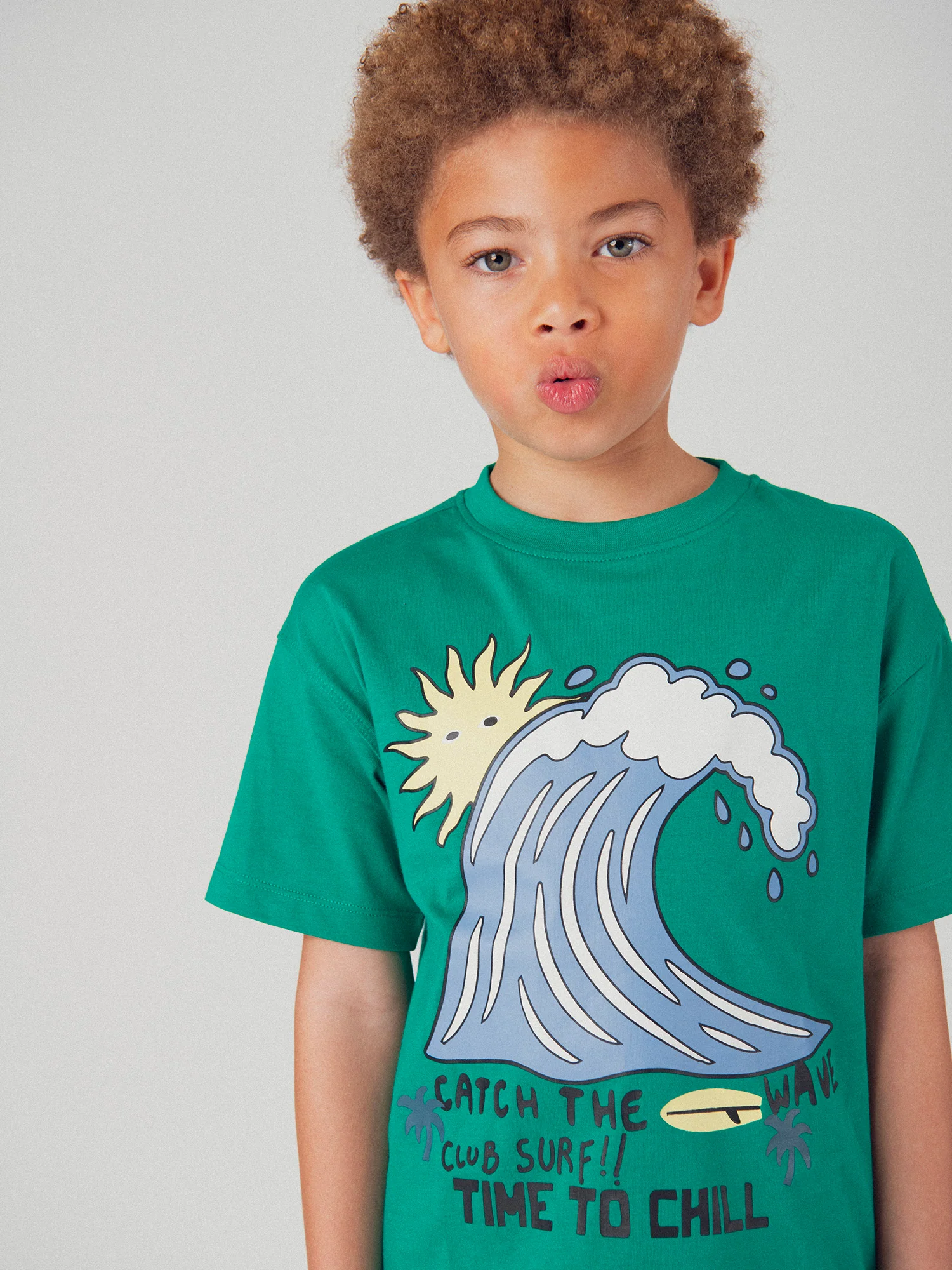 Ensemble t-shirt vert et short bleu foncé avec animation pour garçon - Image 3
