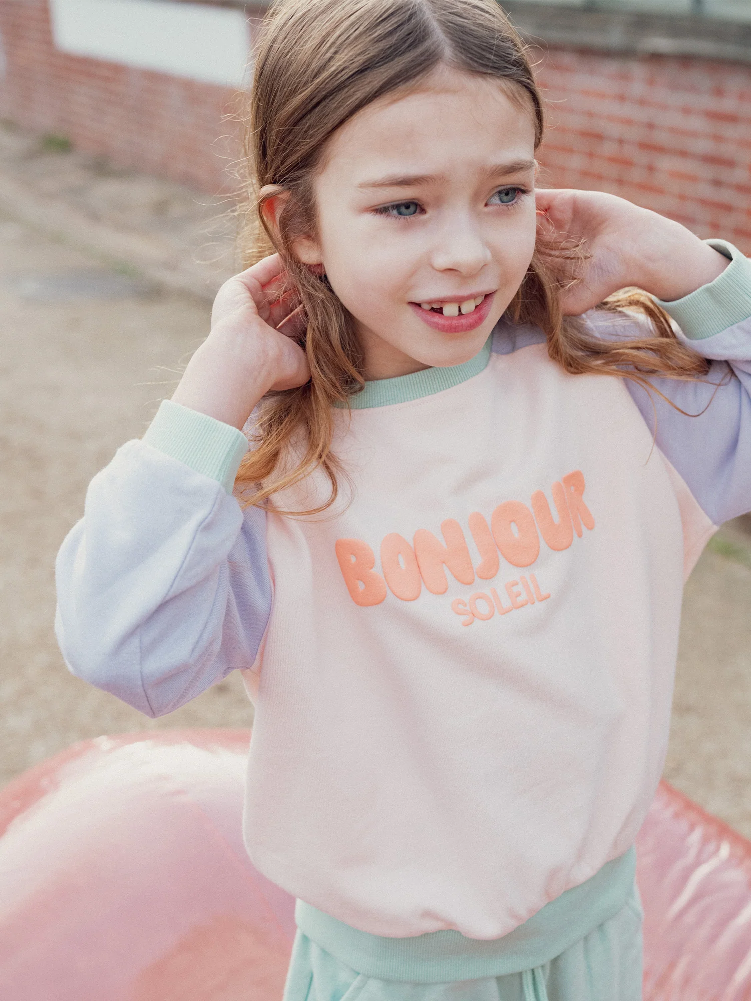 Haut de jogging colo block animation bonjour pour fille - Image 2