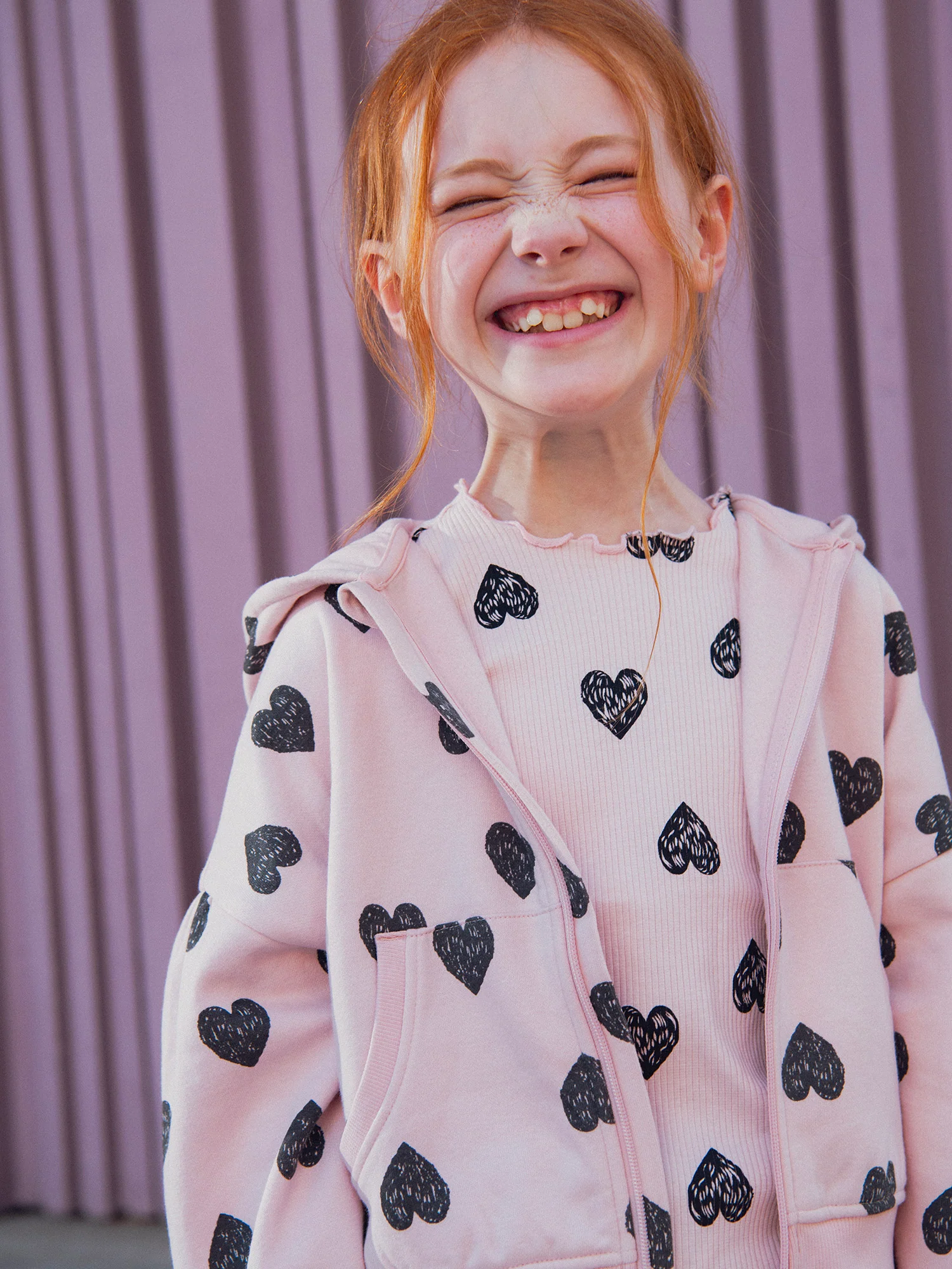 Haut de jogging rose imprimé coeur pour fille - Image 3