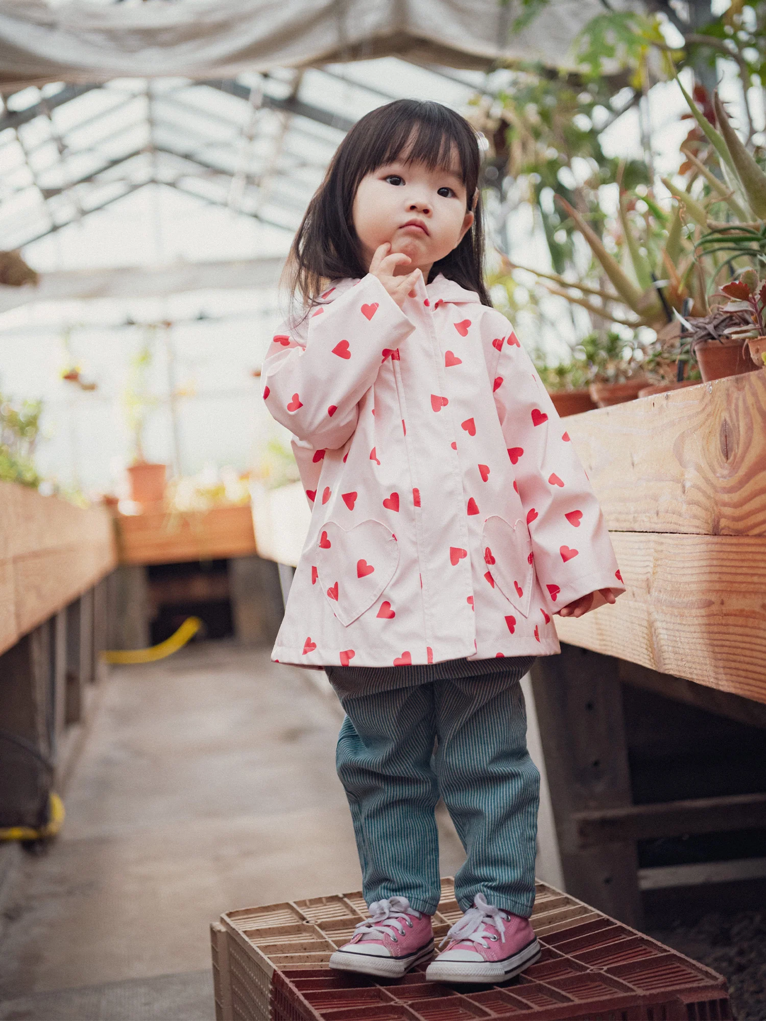 Imperméable rose imprimé cœurs pour bébé fille - Image 2