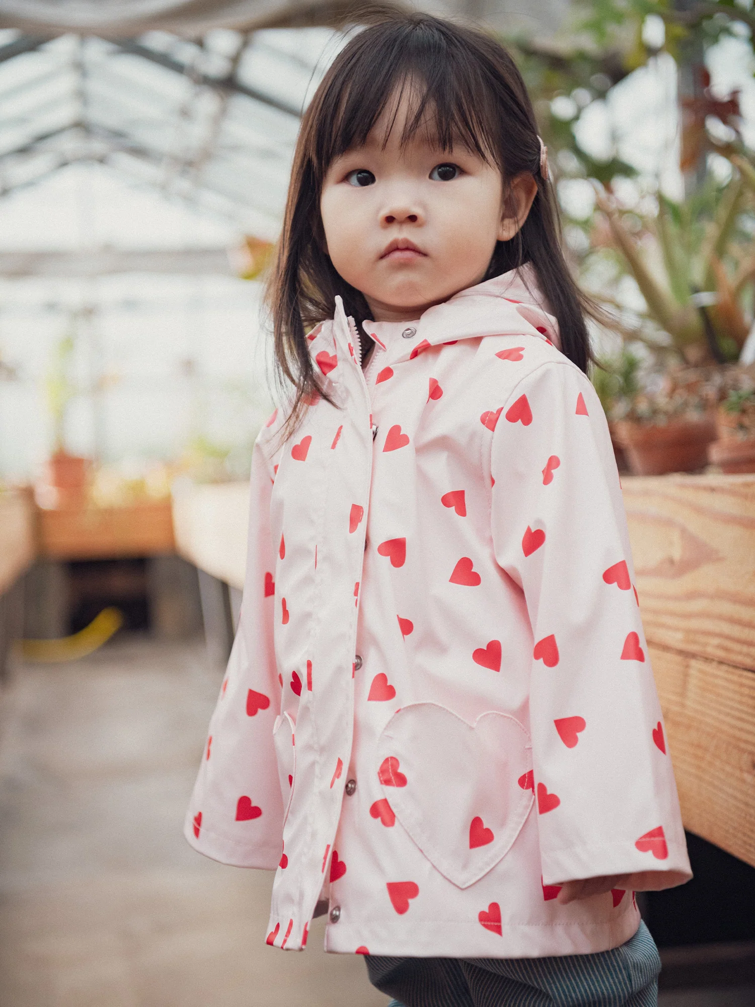 Imperméable rose imprimé cœurs pour bébé fille - Image 3