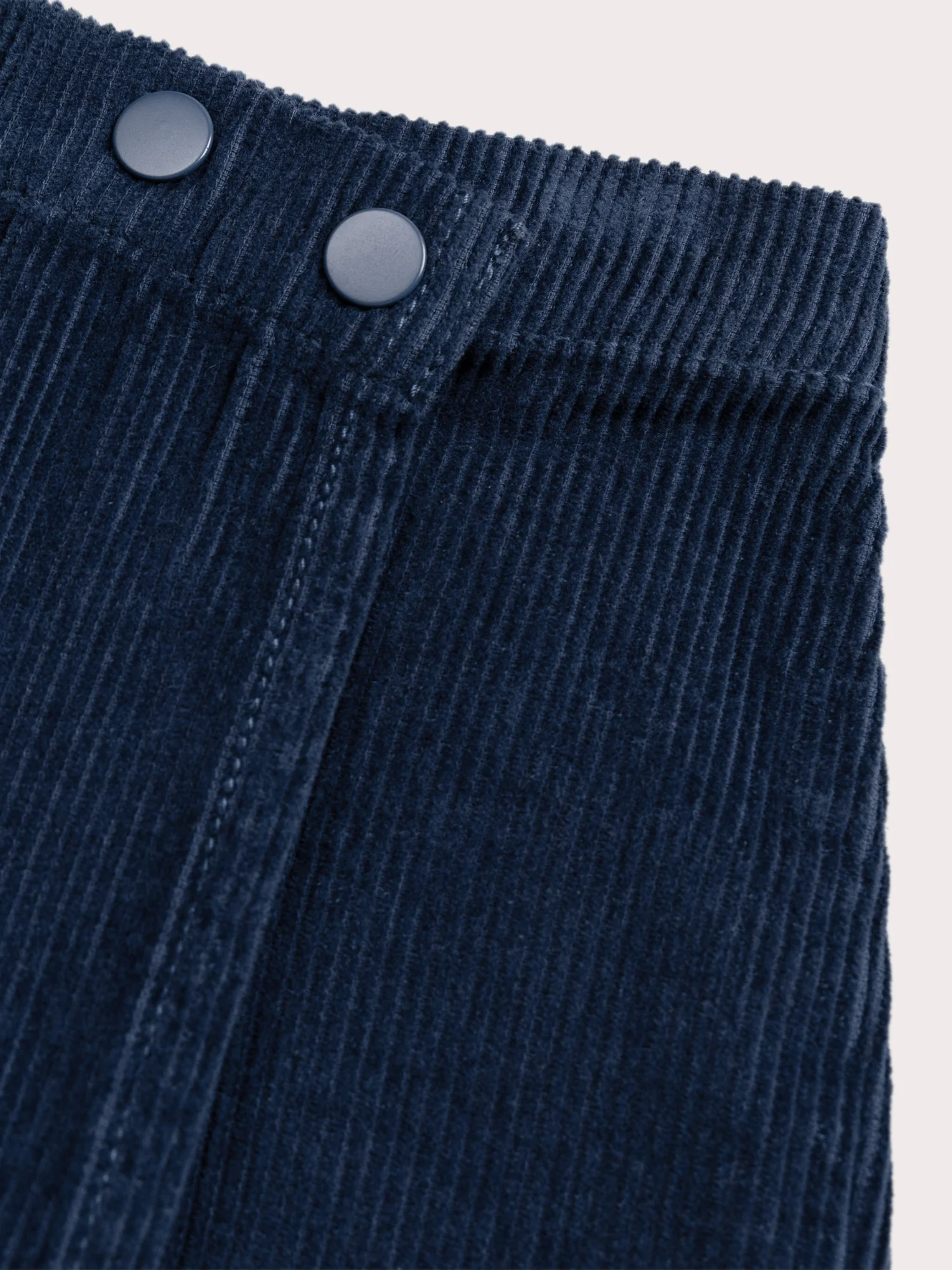 Jupe short bleu foncé en velours grosses côtes - Image 2
