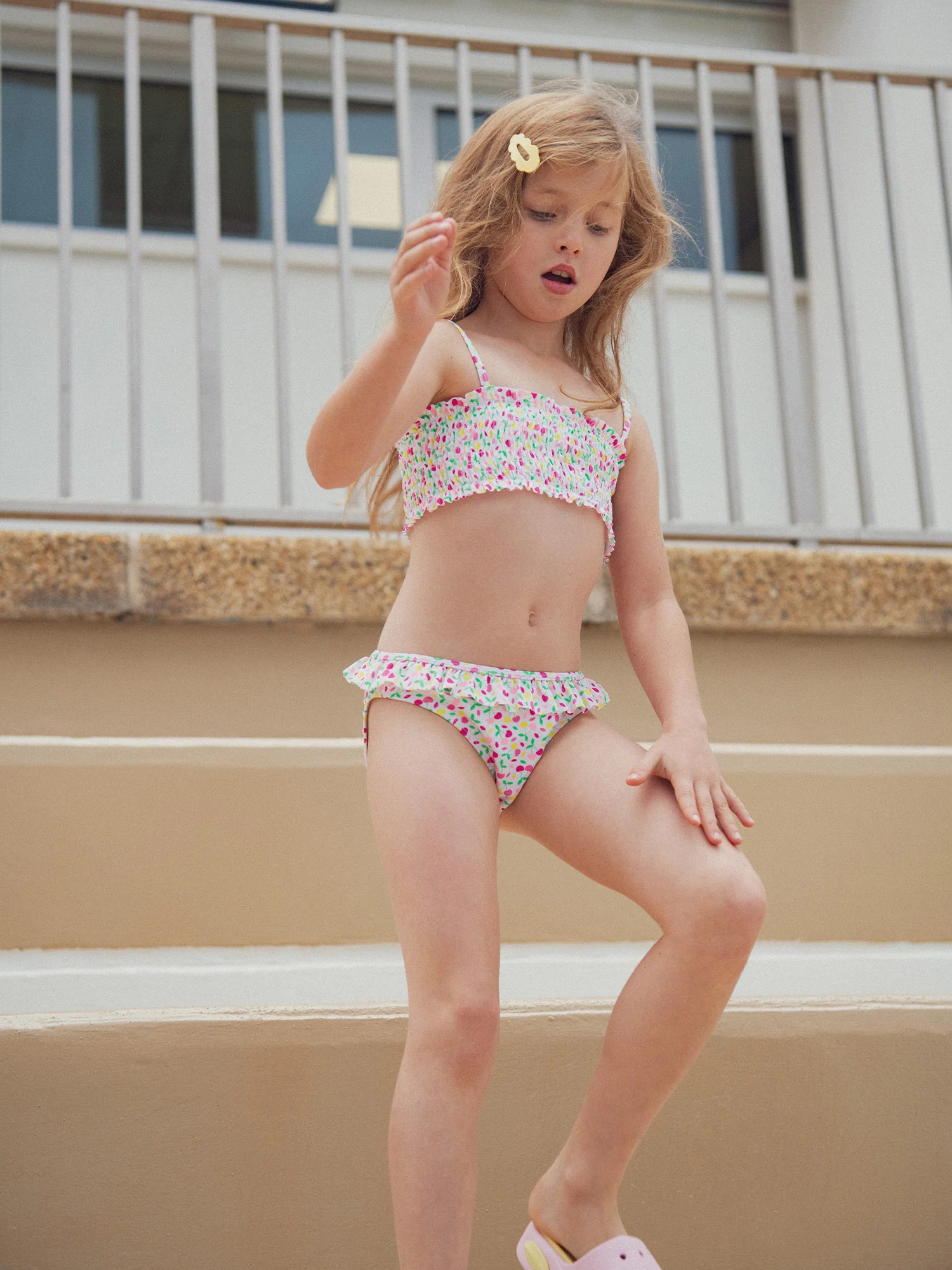 Maillot de bain 2 pièces écru imprimé cerises pour fille - Image 9