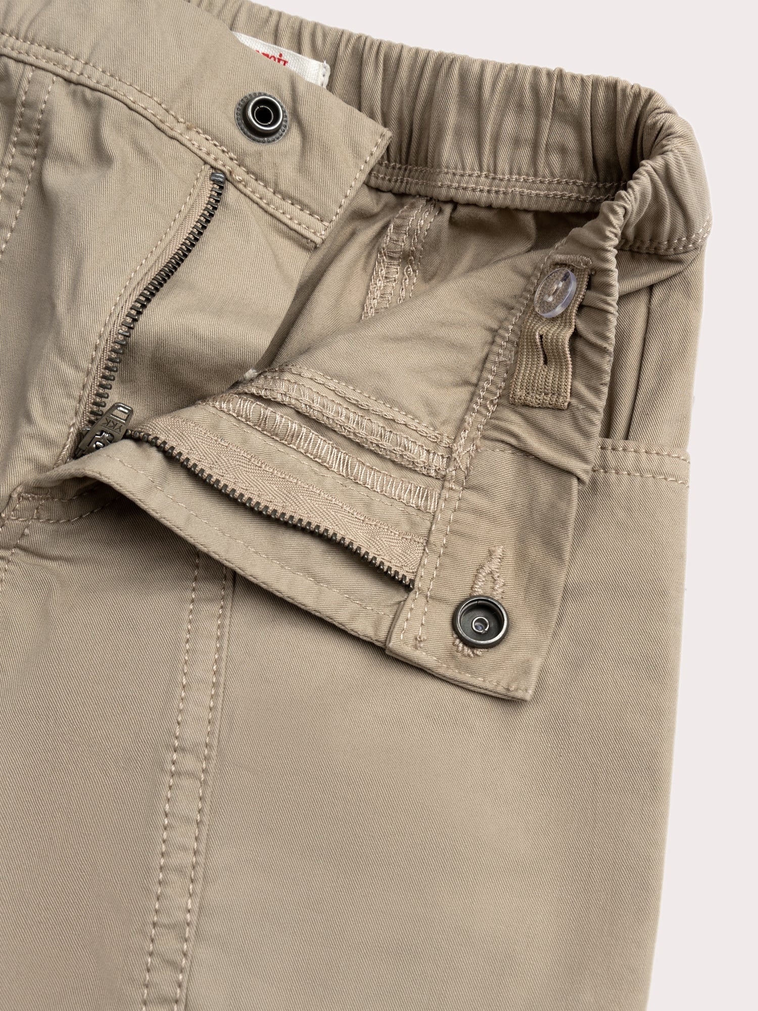 Pantalon beige à poches fantaisie - Image 3