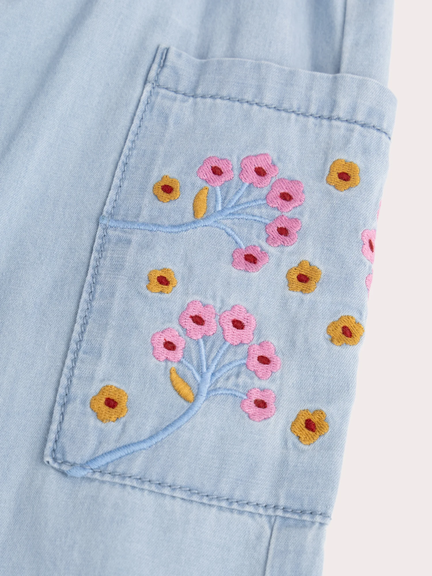 Pantalon brodé en denim léger bleu clair - Image 3