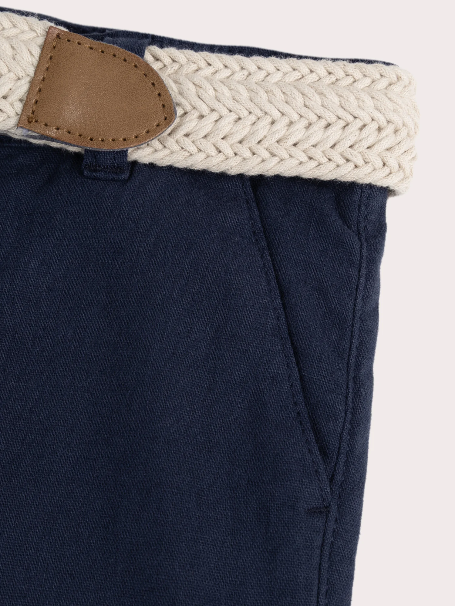 Pantalon chino bleu nuit  avec ceinture - Image 2