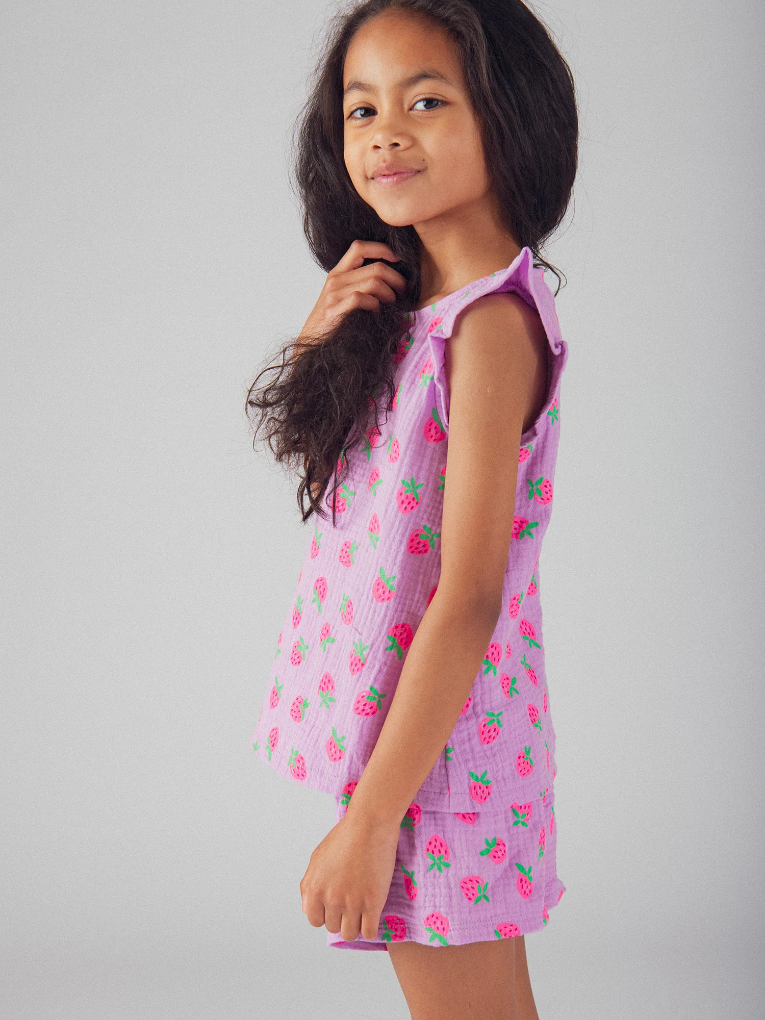 Pyjama court violet imprimé "Fraises Gourmandes" pour enfant fille - Image 4