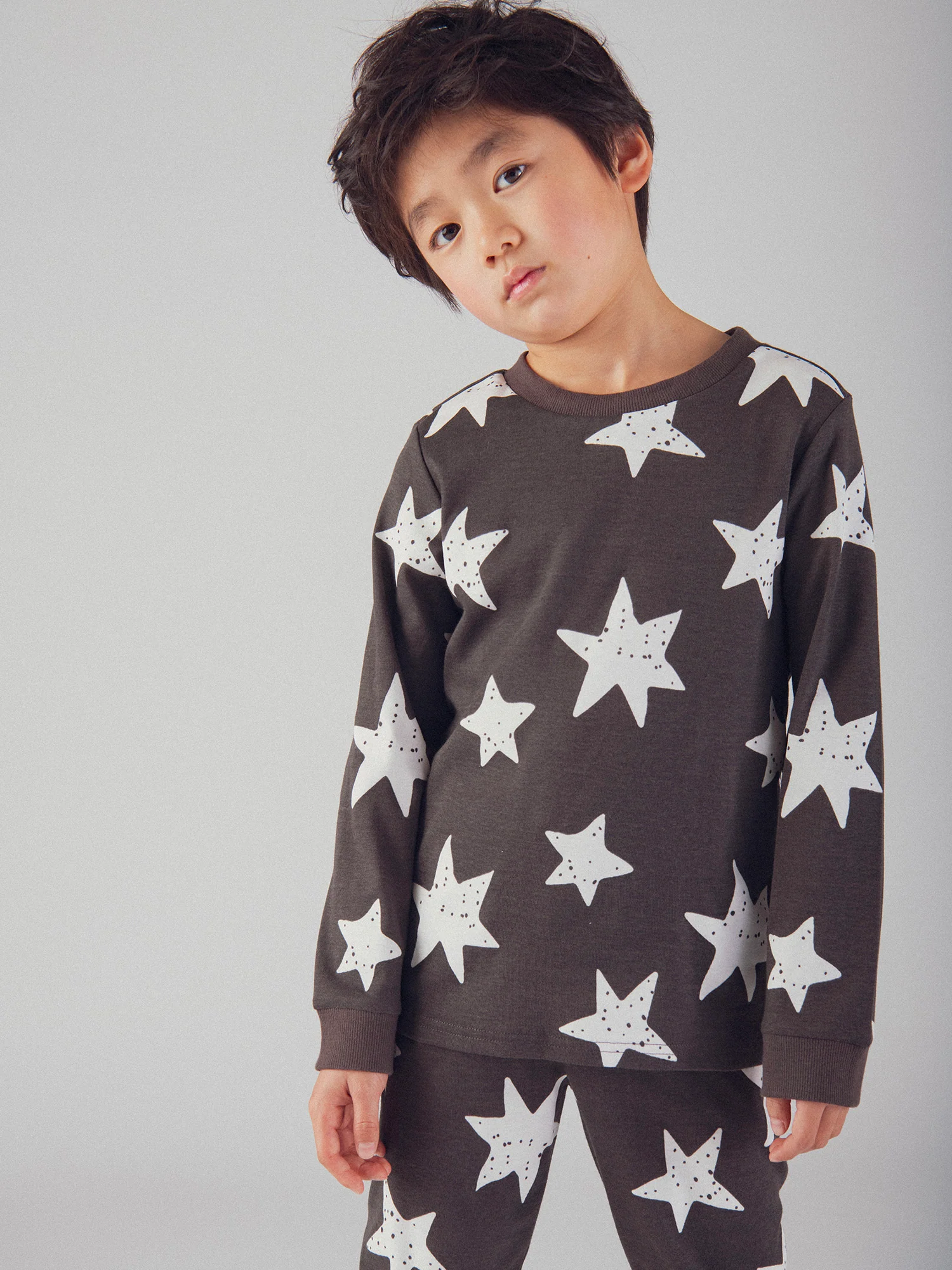 Pyjama phosphorescent avec imprimé intégral étoilé pour enfant garçon - Image 4