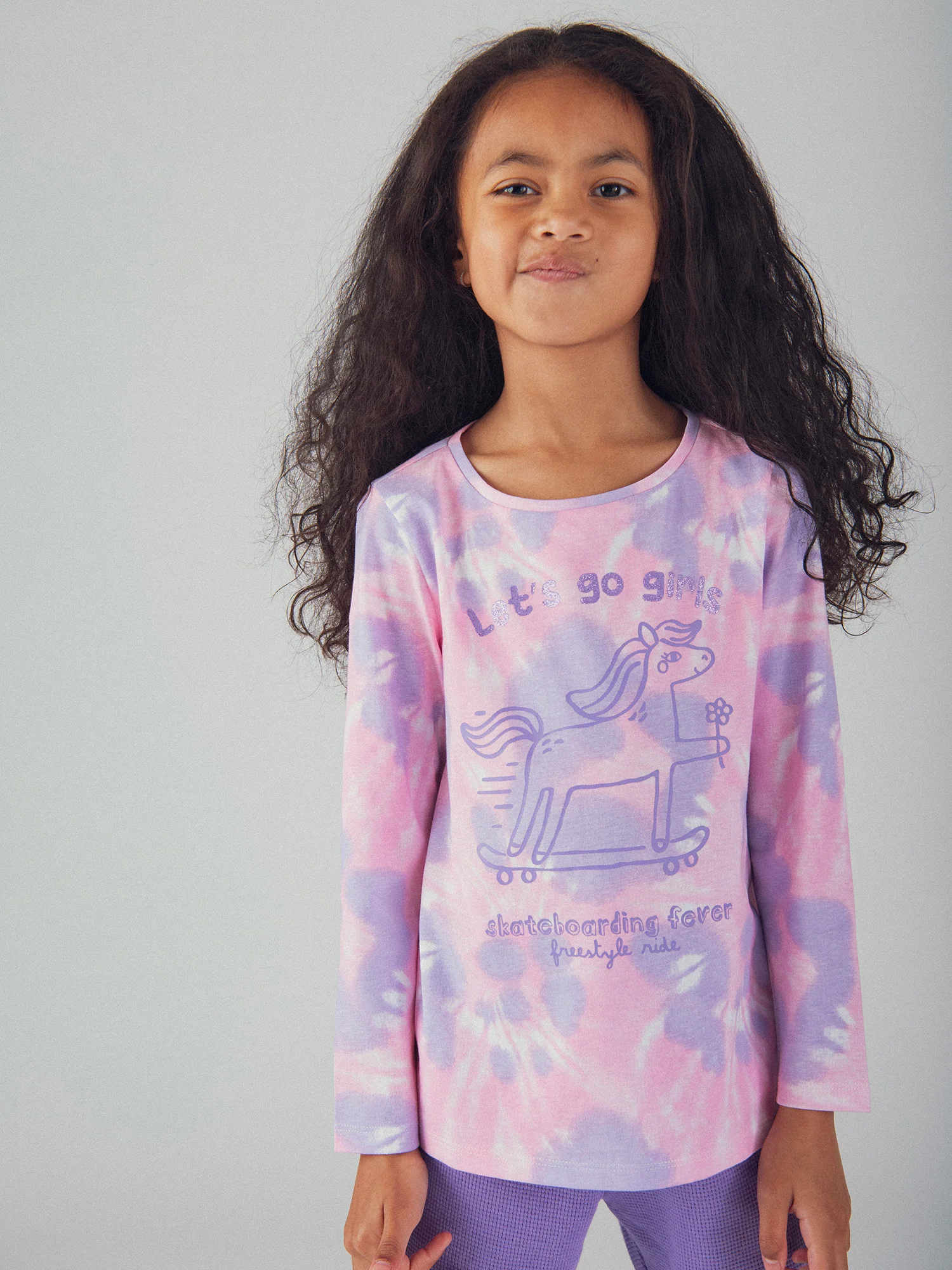 Pyjama tie-dye violet à motif "Poney Skateboarding Fever" pour enfant fille - Image 4