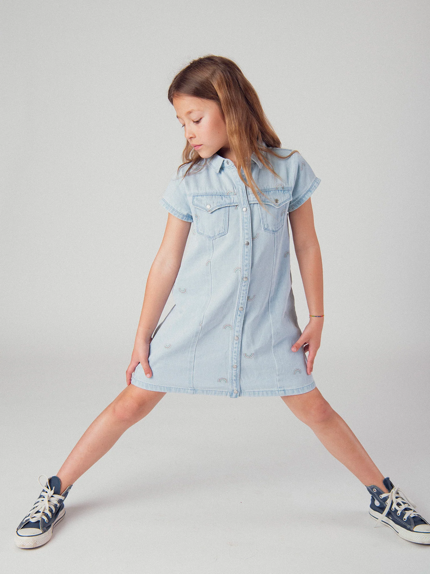 Robe en denim bleu clair et imprimé arc en ciel pour fille - Image 3