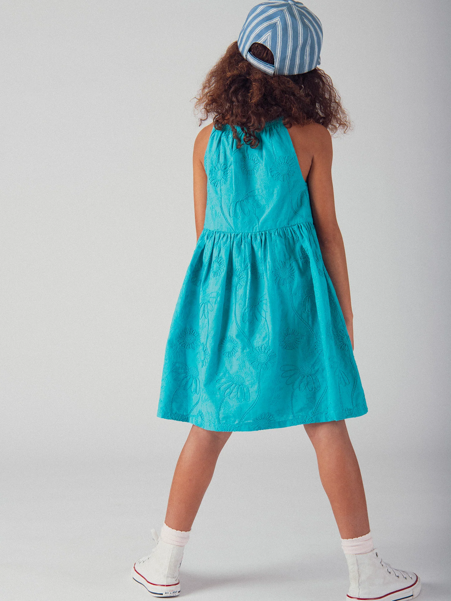 Robe bleue entièrement brodée pour fille - Image 4