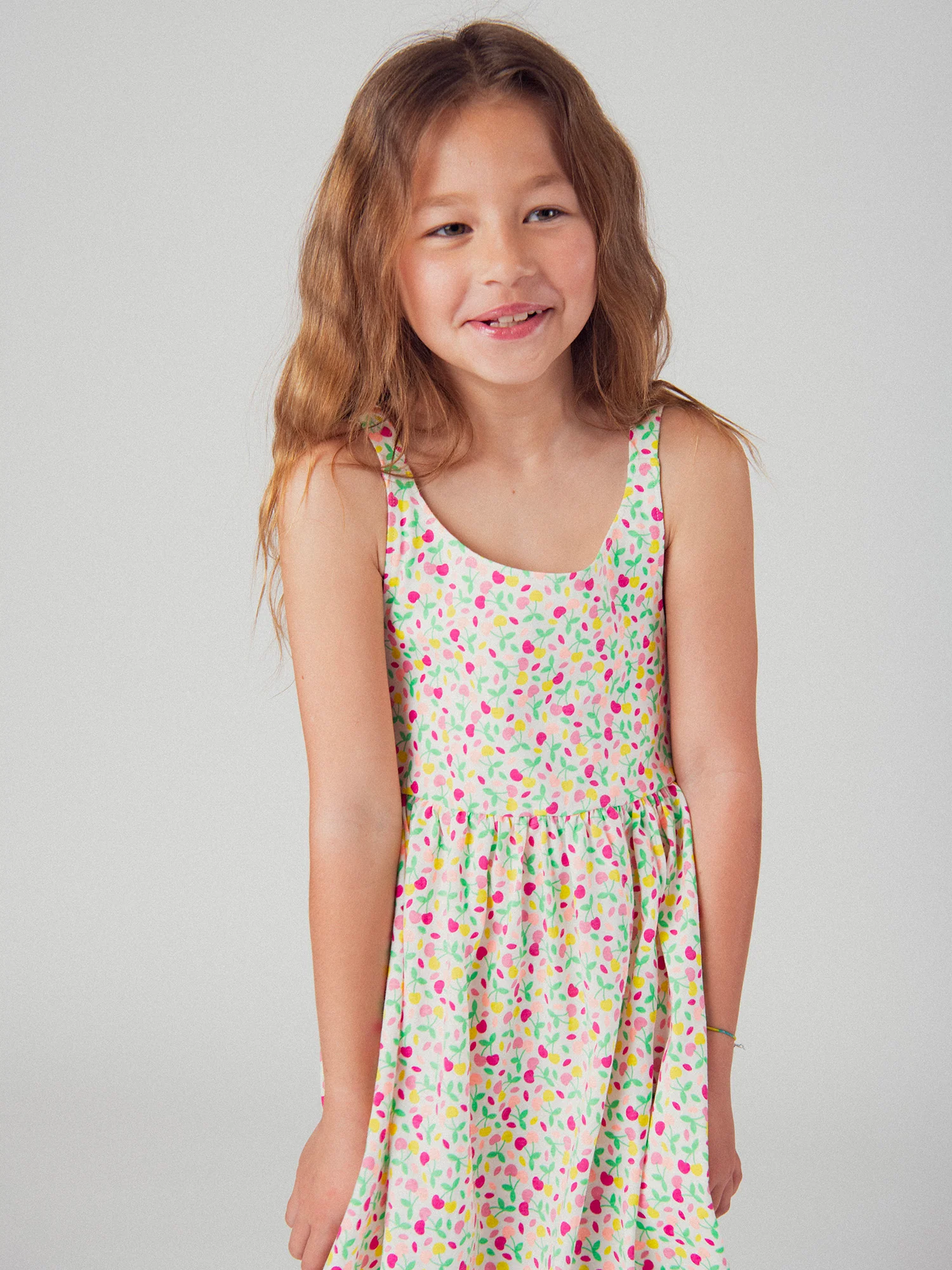 Robe à bretelles imprimé cerises colorées pour fille - Image 4