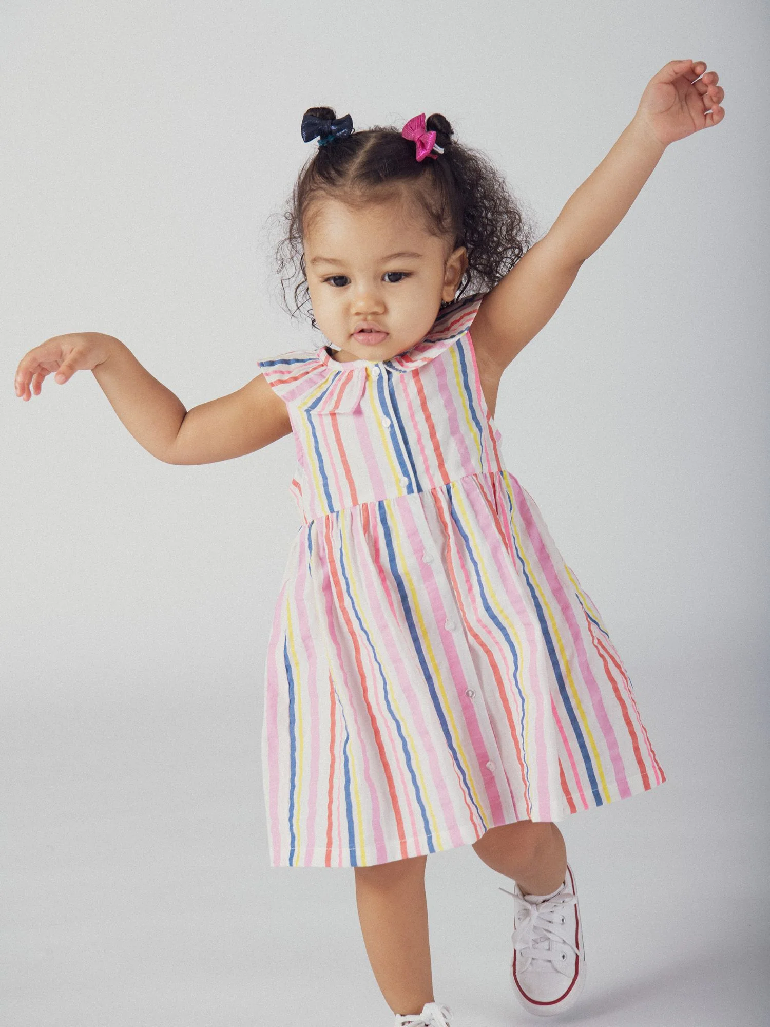 Robe à rayures multicolores et col volanté pour bébé fille - Image 2
