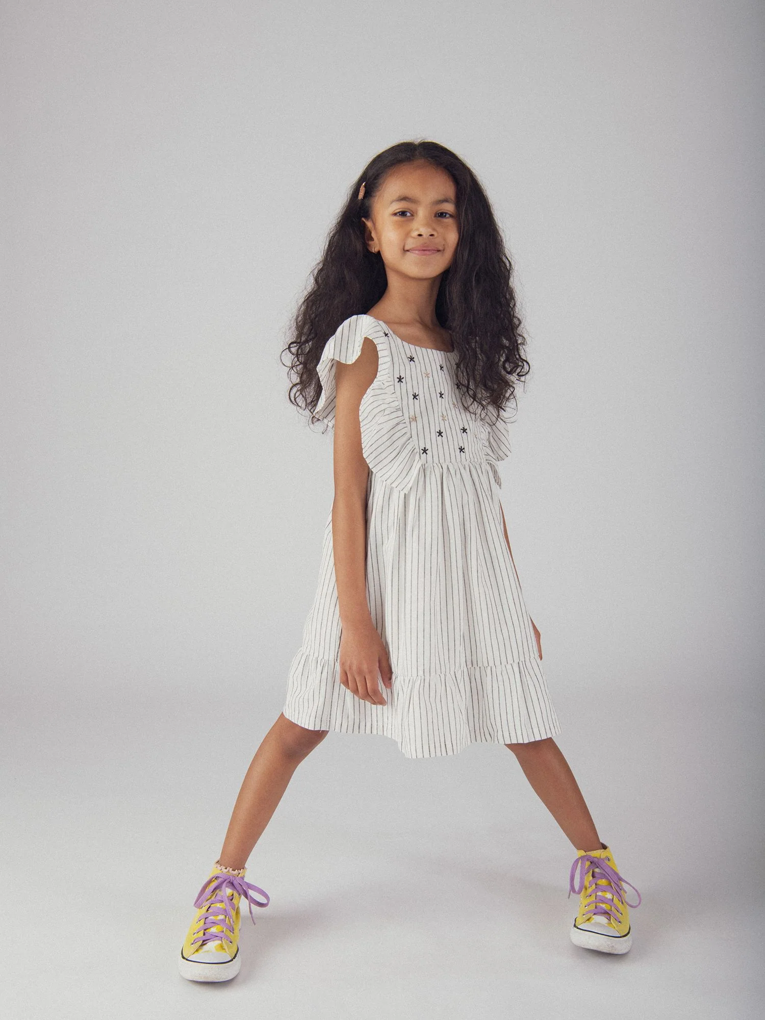 Robe écrue à broderies fleurs pour fille - Image 2