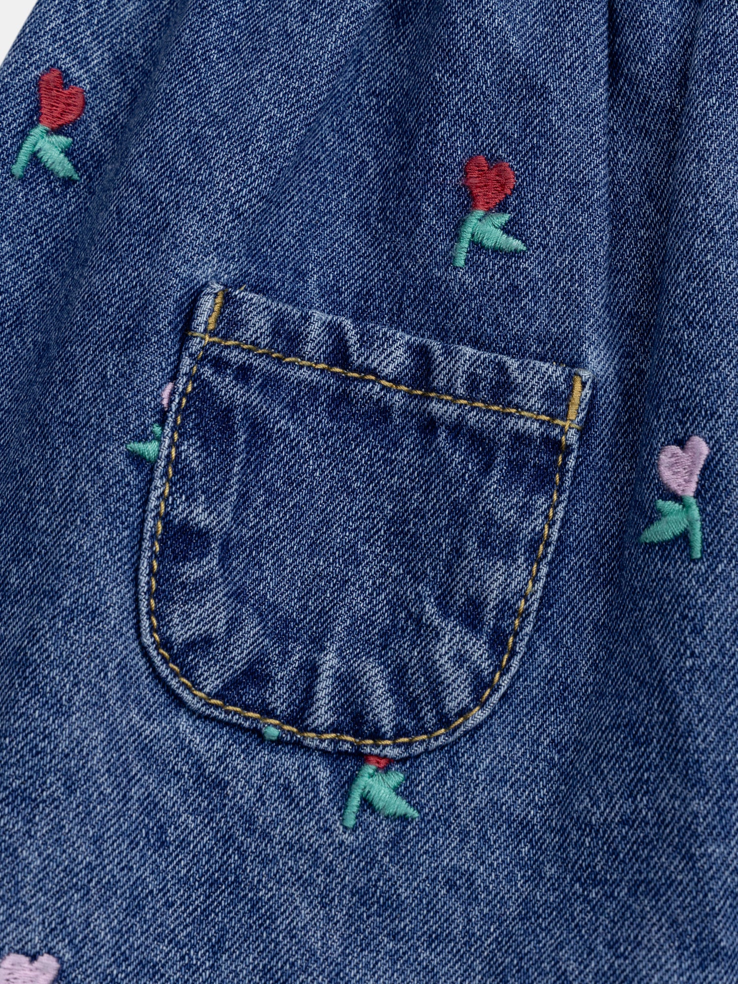 Robe en denim avec broderies fleurals-coeurs pour bébé fille - Image 2
