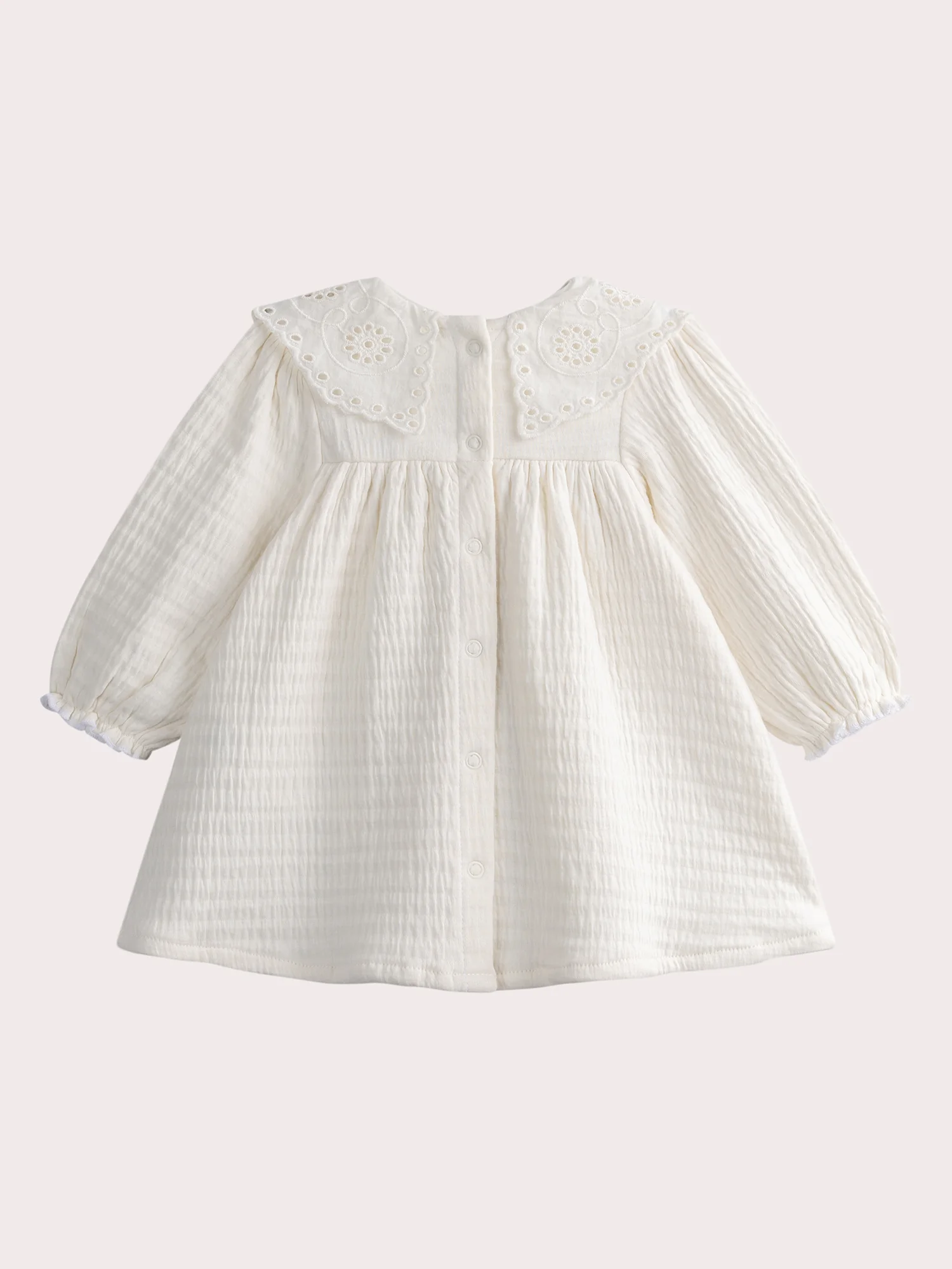 Robe naissance écrue avec col en broderie anglaise - Image 4