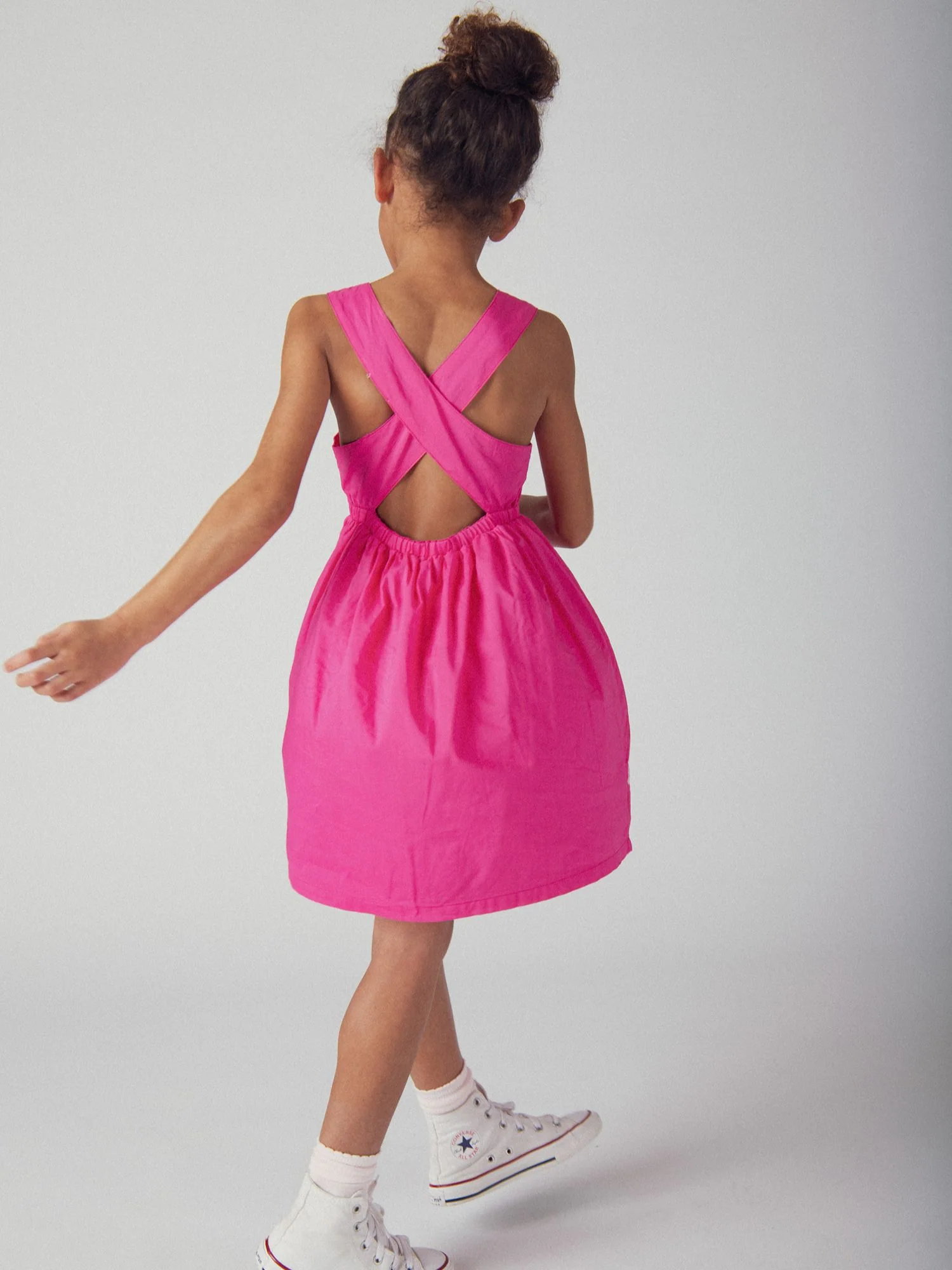 Robe rose à broderies florales pour fille - Image 6