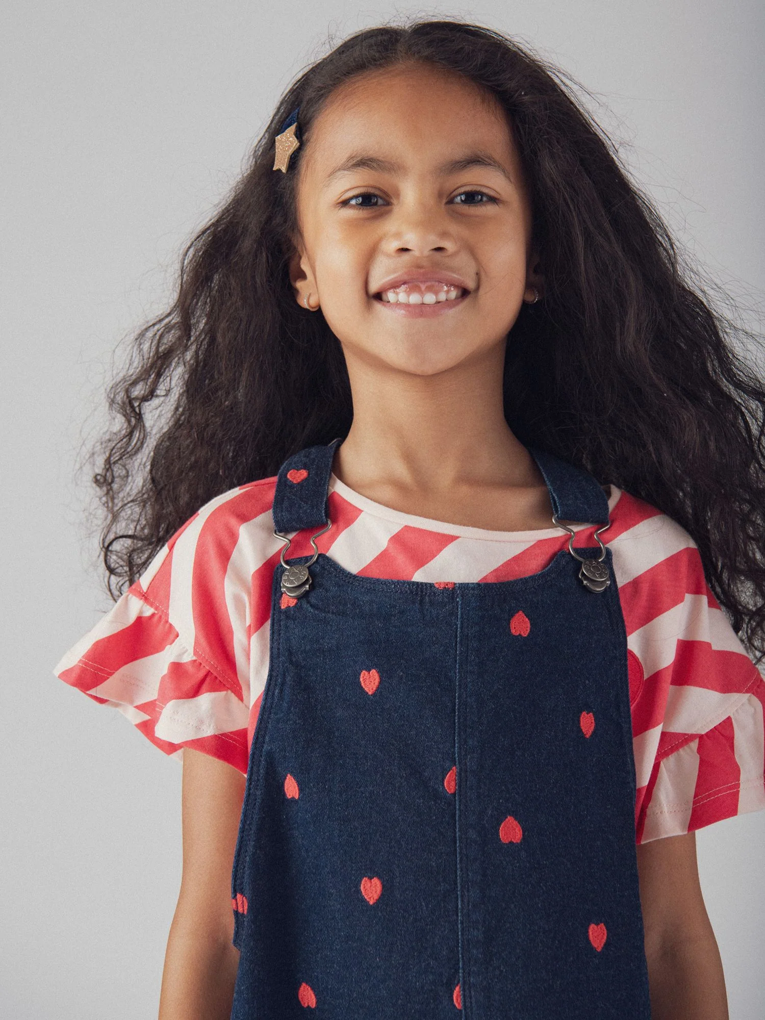 Robe-salopette bleu en denim et broderies cœur pour fille - Image 4