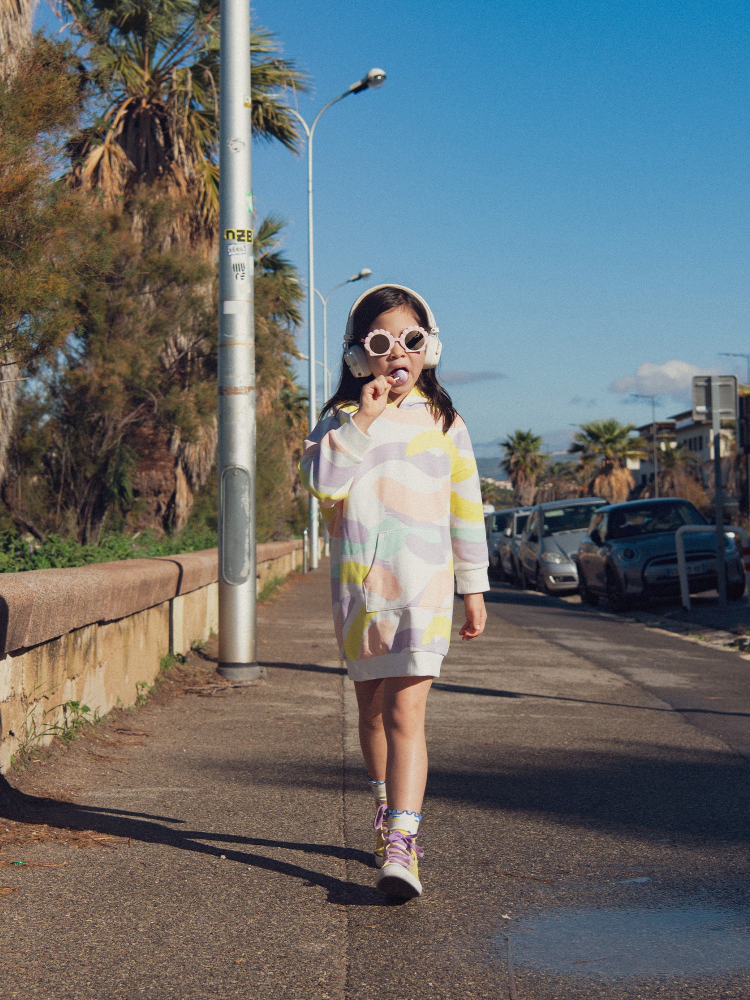 Robe sweat imprimé coloré pour fille - Image 2