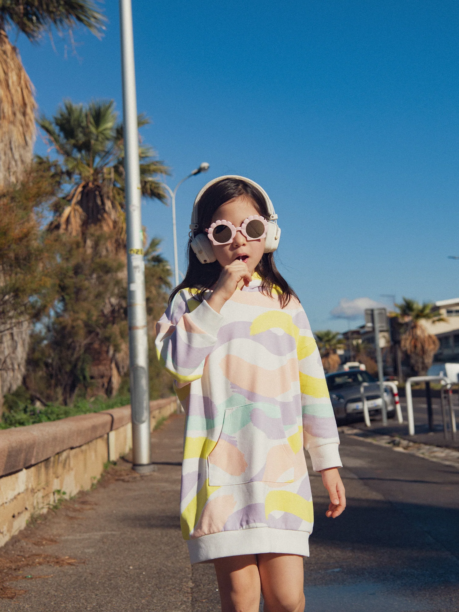 Robe sweat imprimé coloré pour fille - Image 7