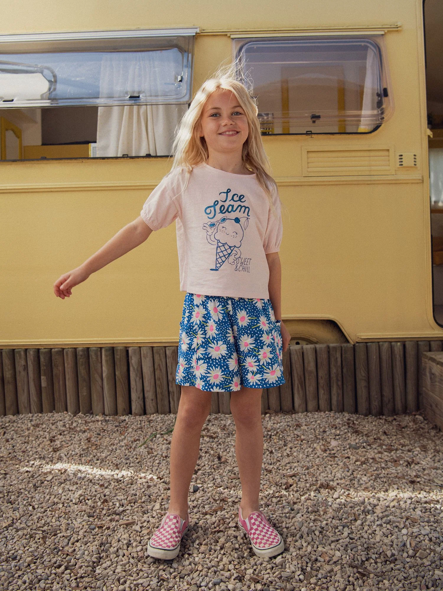 Short bleu à imprimé fleurs pour fille - Image 2