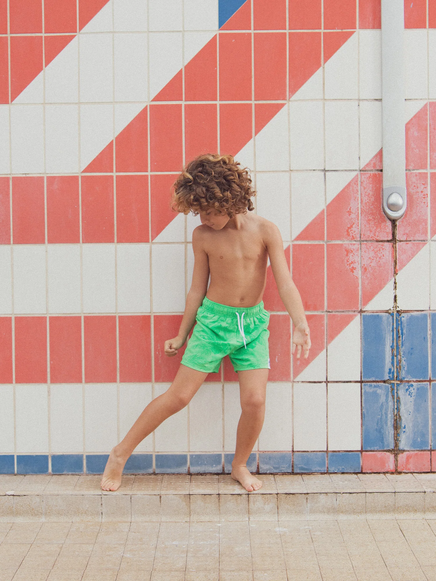 Short de bain imprimé réactif à l'eau pour garçon - Image 4