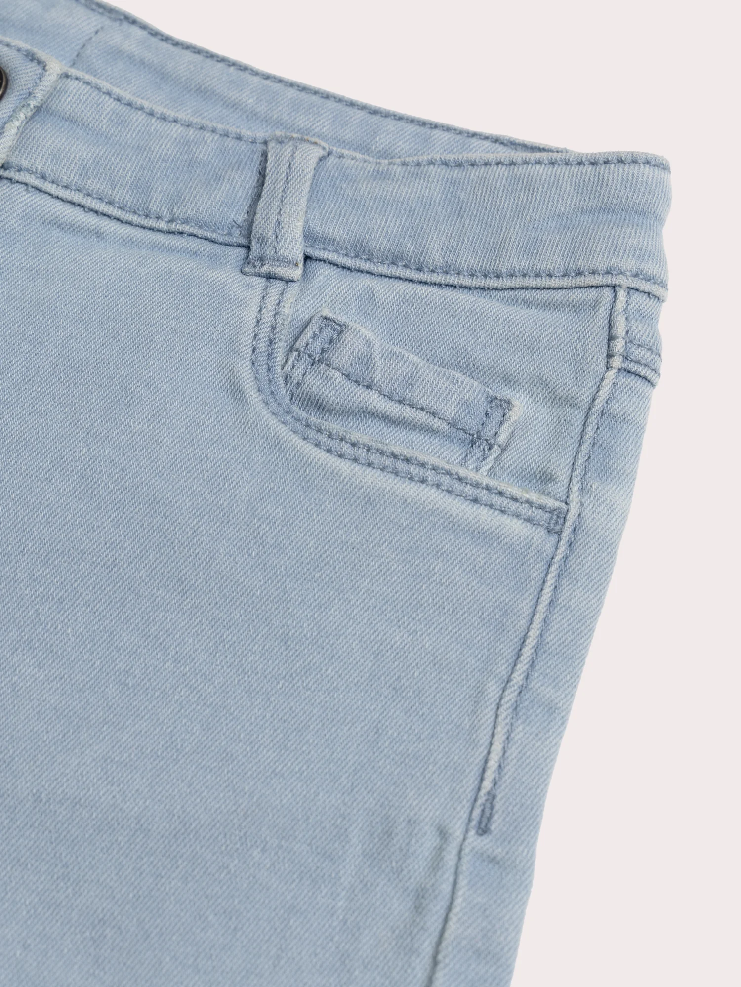 Short en denim délavé - Image 2