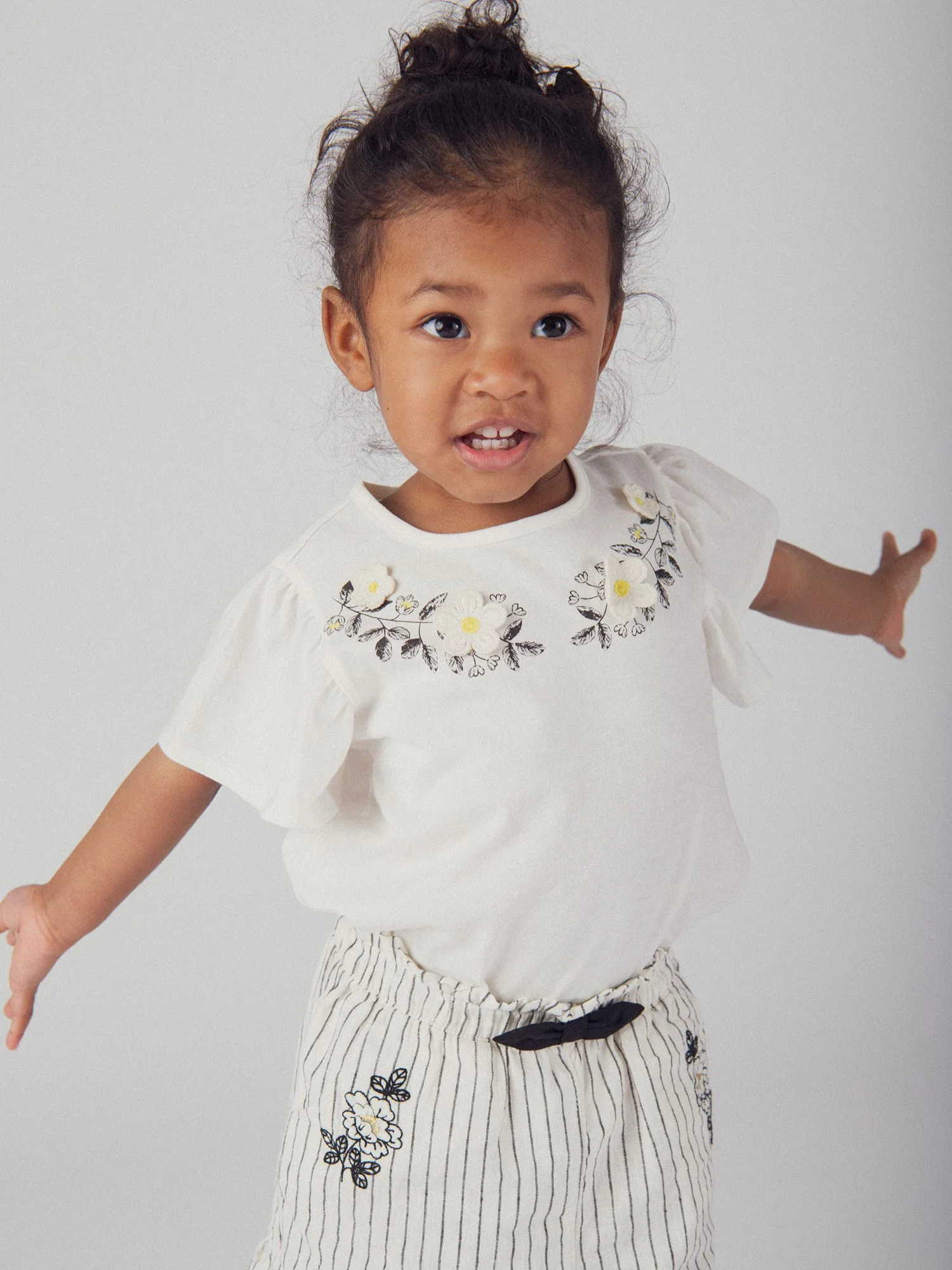 Short rayé en lin et coton pour bébé fille - Image 4