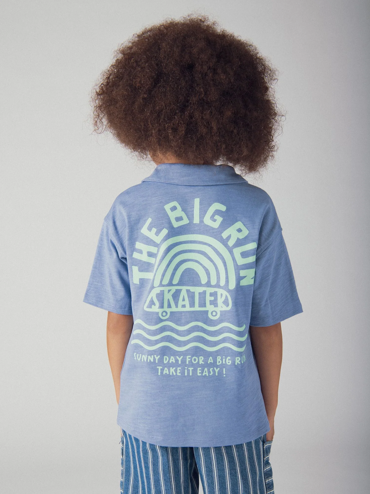 T-shirt bleu animation au dos pour garçon - Image 4