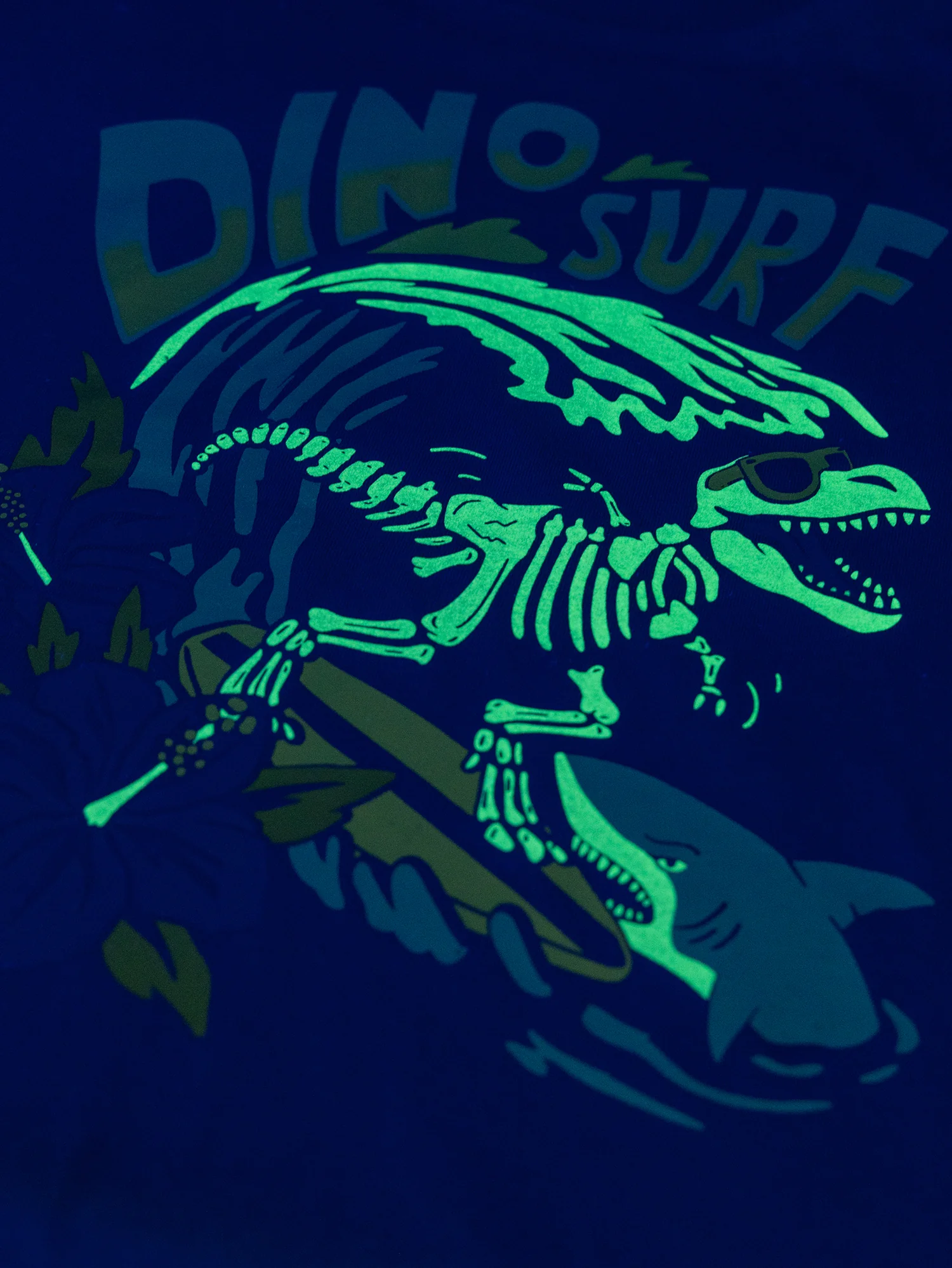 T-shirt bleu avec animation dinosaure phosphorescente - Image 3