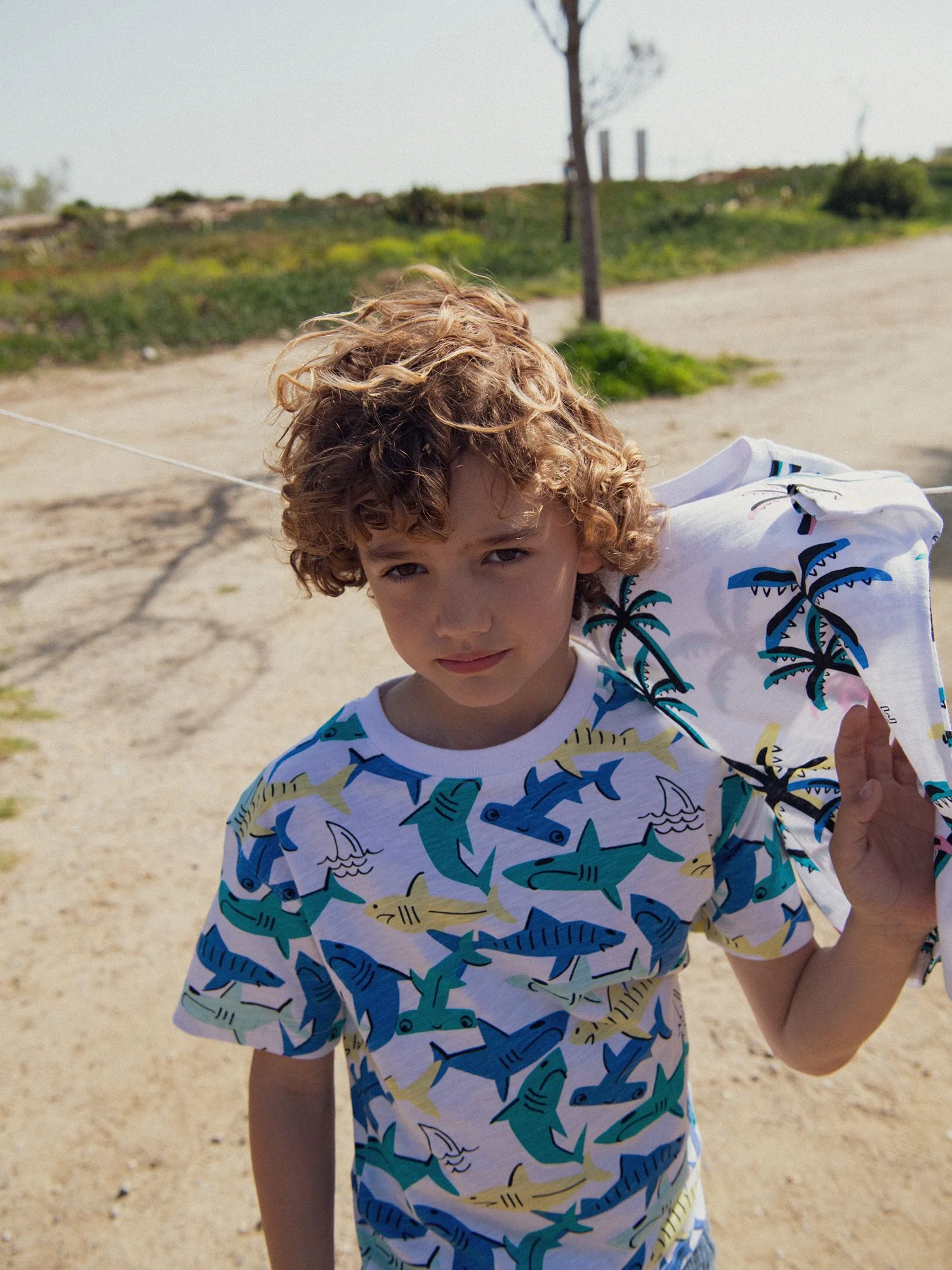 T-shirt blanc imprimé requins pour garçon - Image 4
