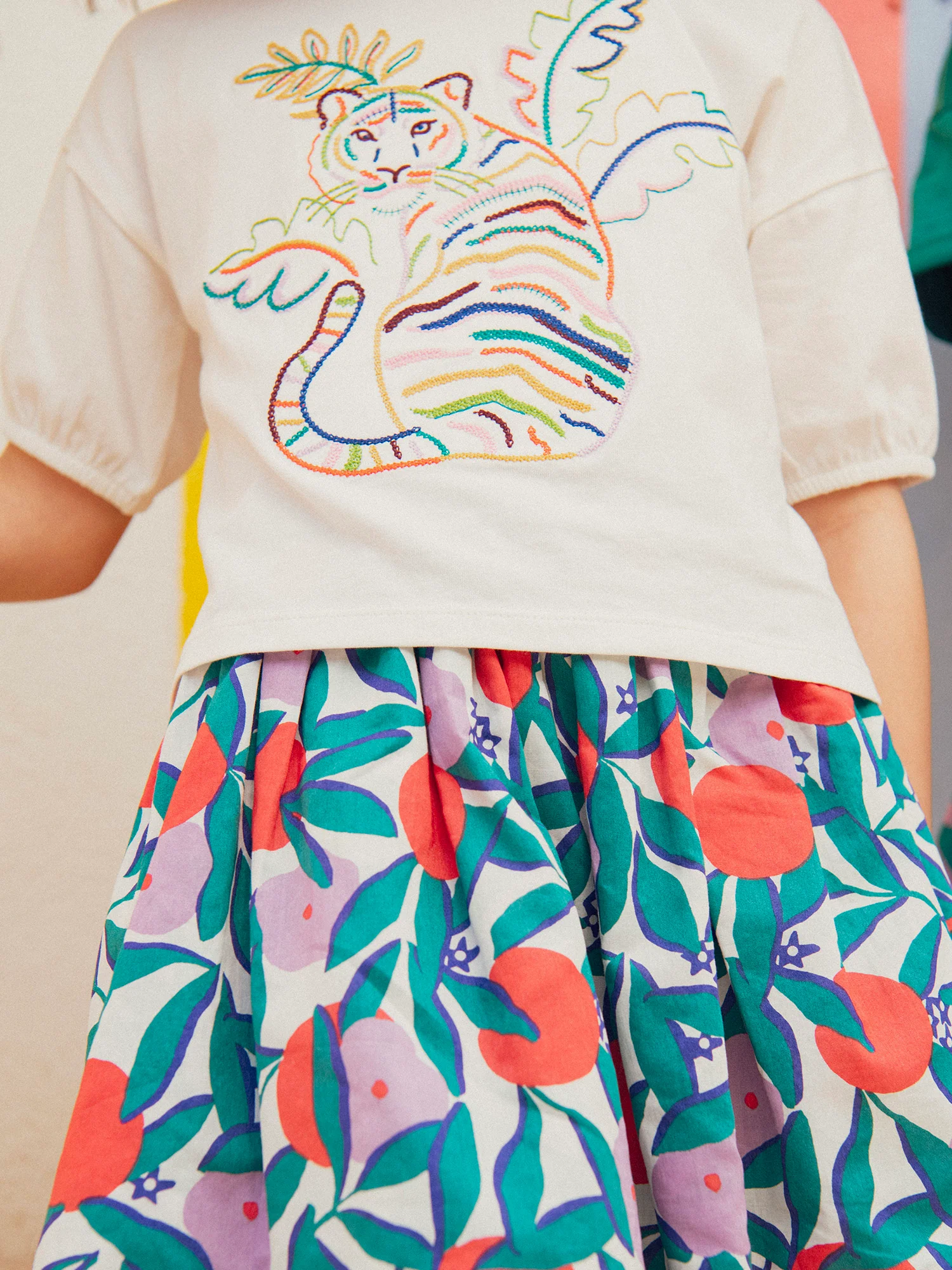T-shirt écru à broderie tigre pour fille - Image 3