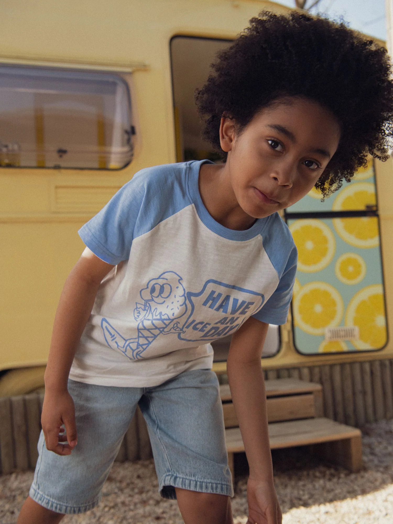 T-shirt écru manches contrastées et animation glace pour garçon - Image 3