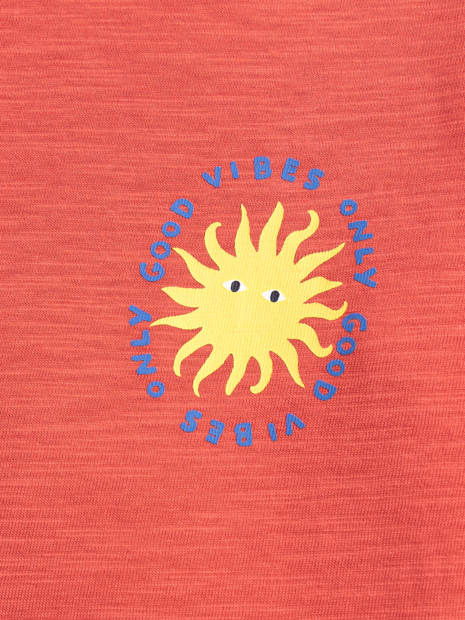 T-shirt rouge à animation soleil pour garçon - Image 2